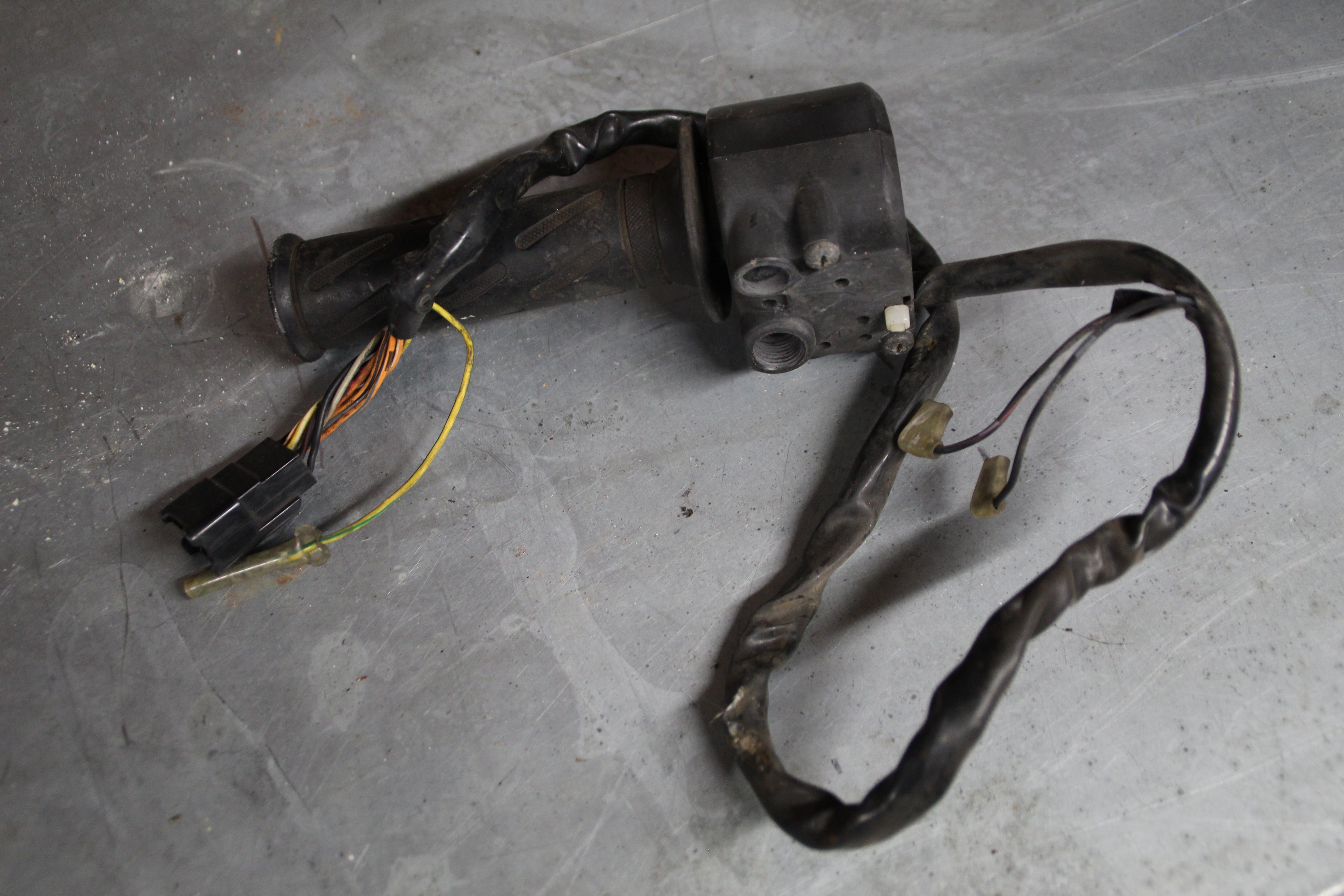 Suzuki GSXR1100W stuurbediening rechts