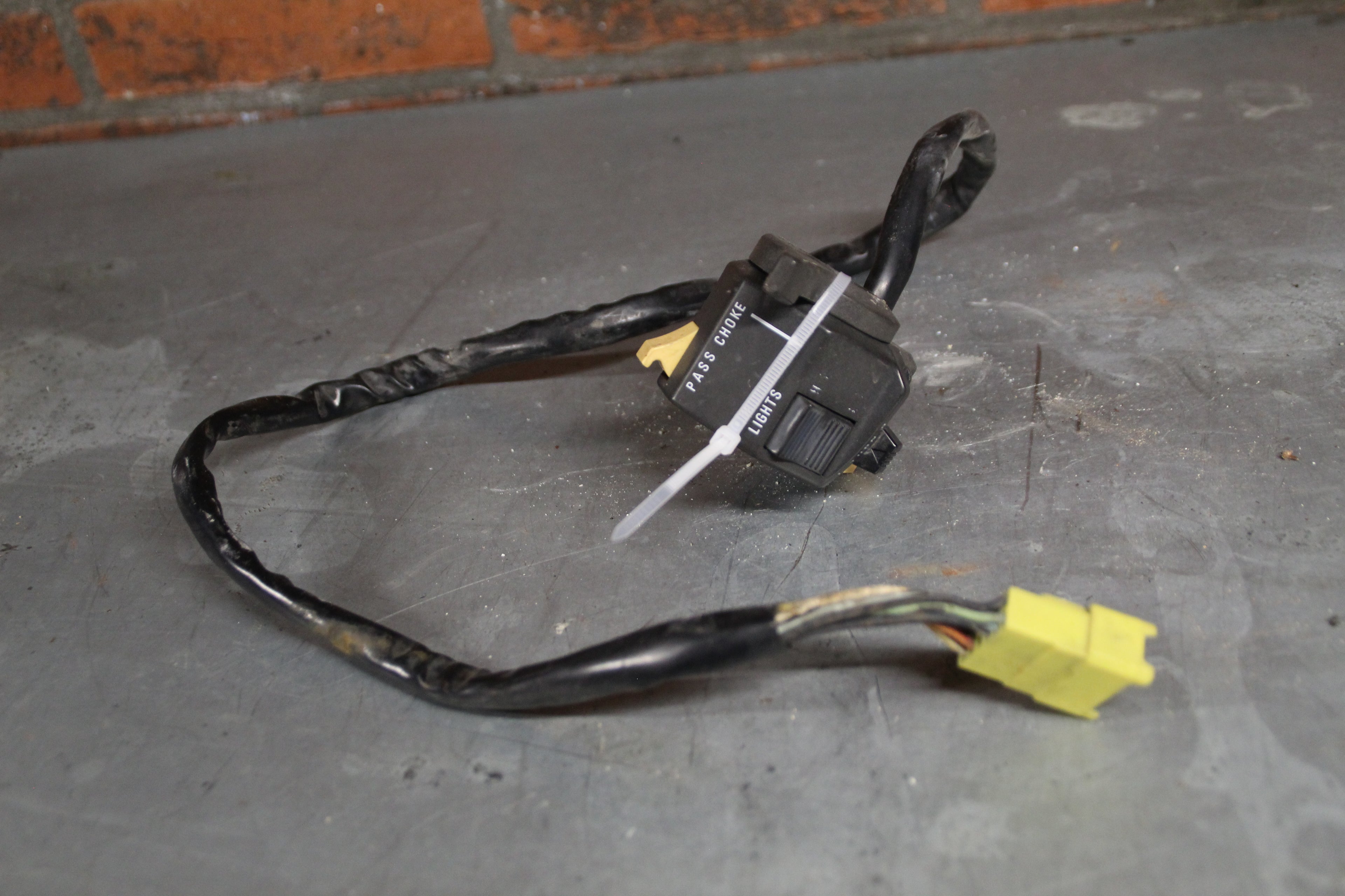 Suzuki GSXR1100W stuurbediening links