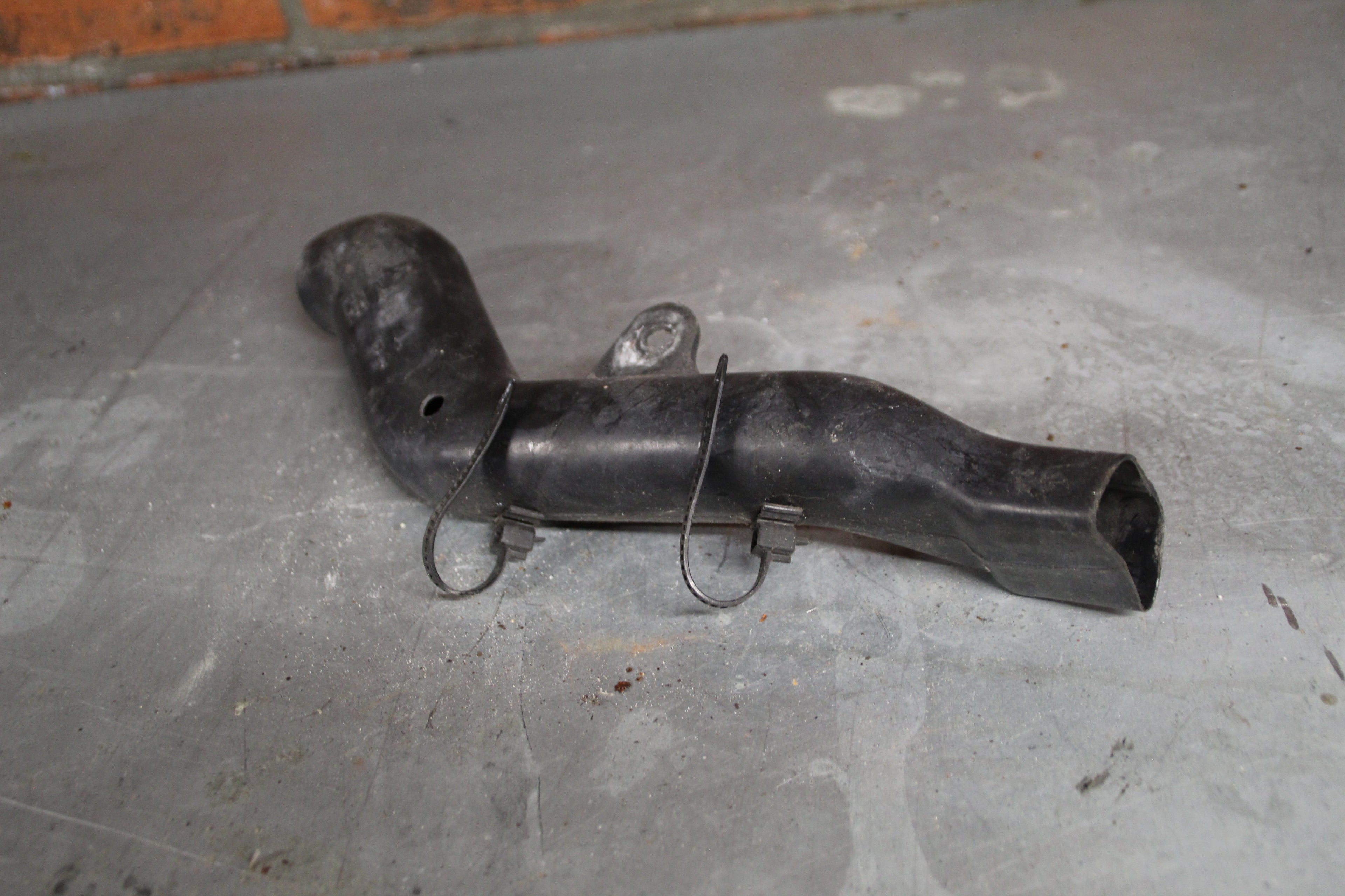 Suzuki GSXR1100W inlaatbuis links