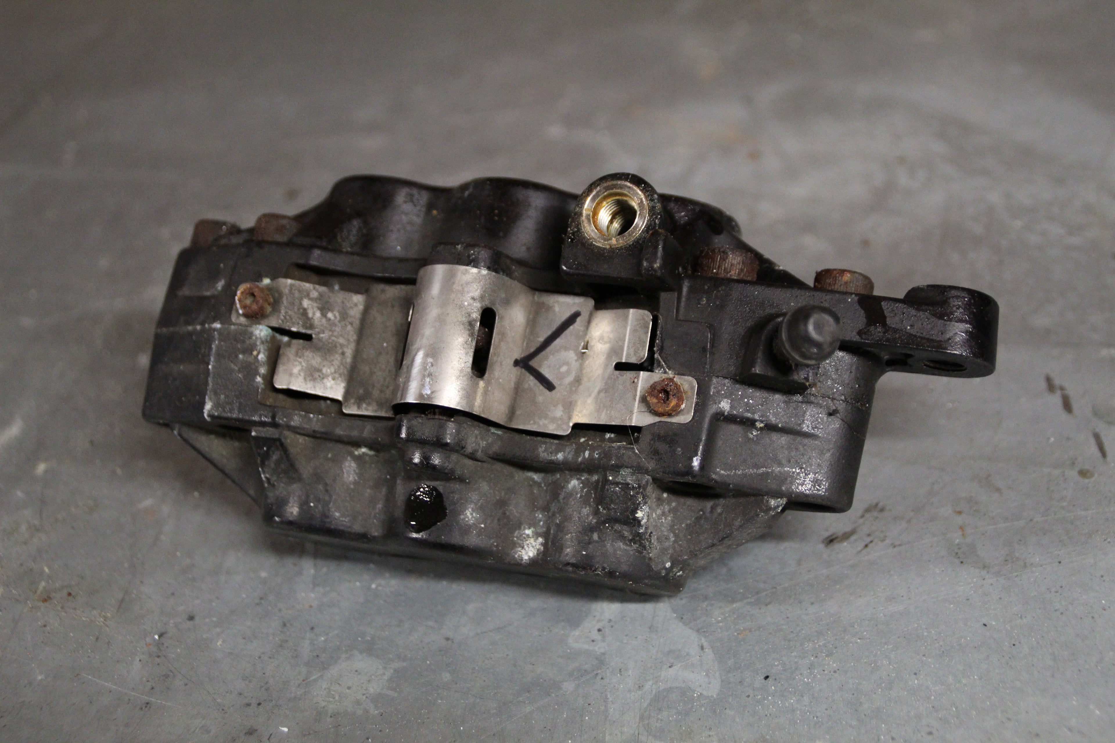 Suzuki GSXR1100W remklauw links