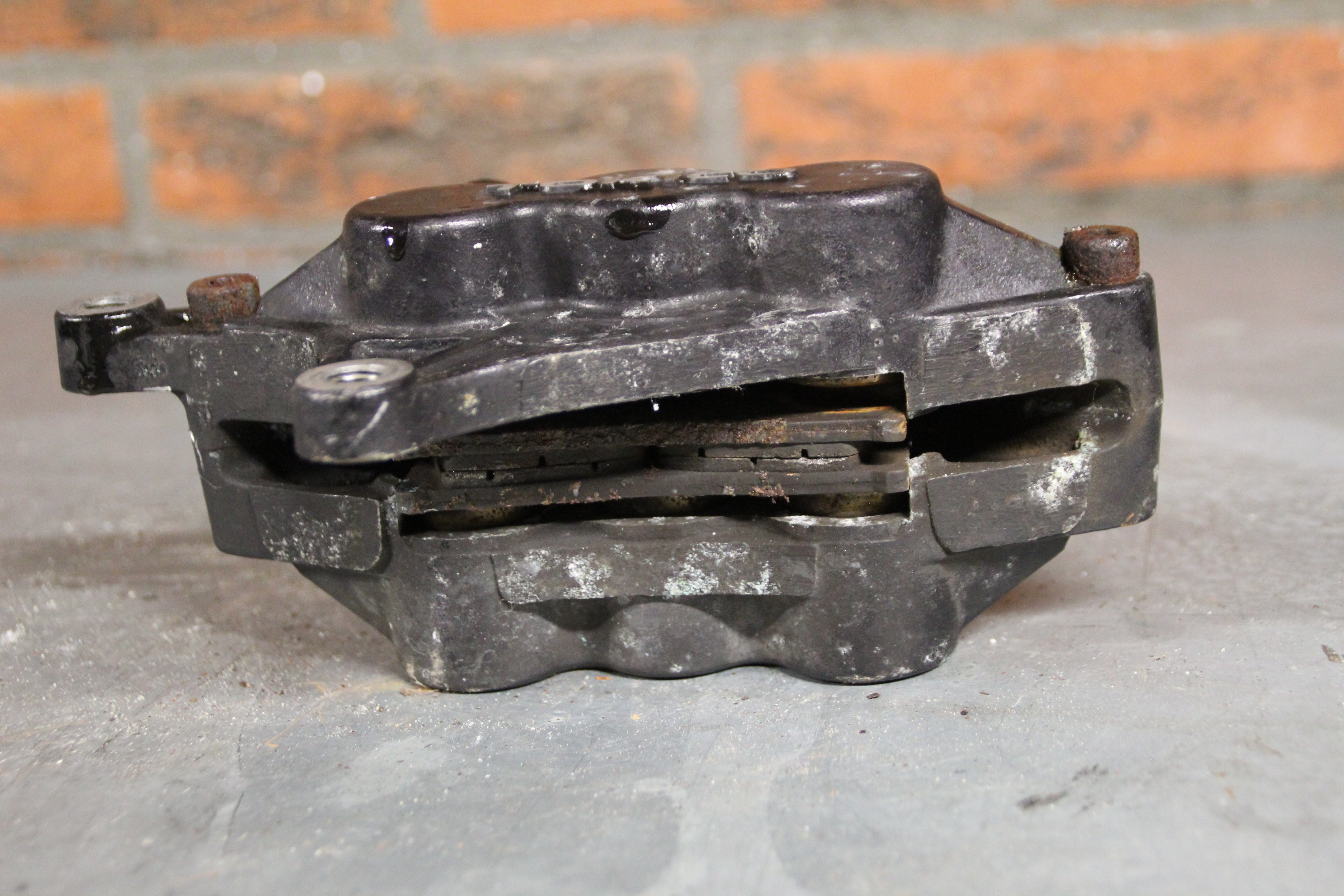 Suzuki GSXR1100W remklauw links