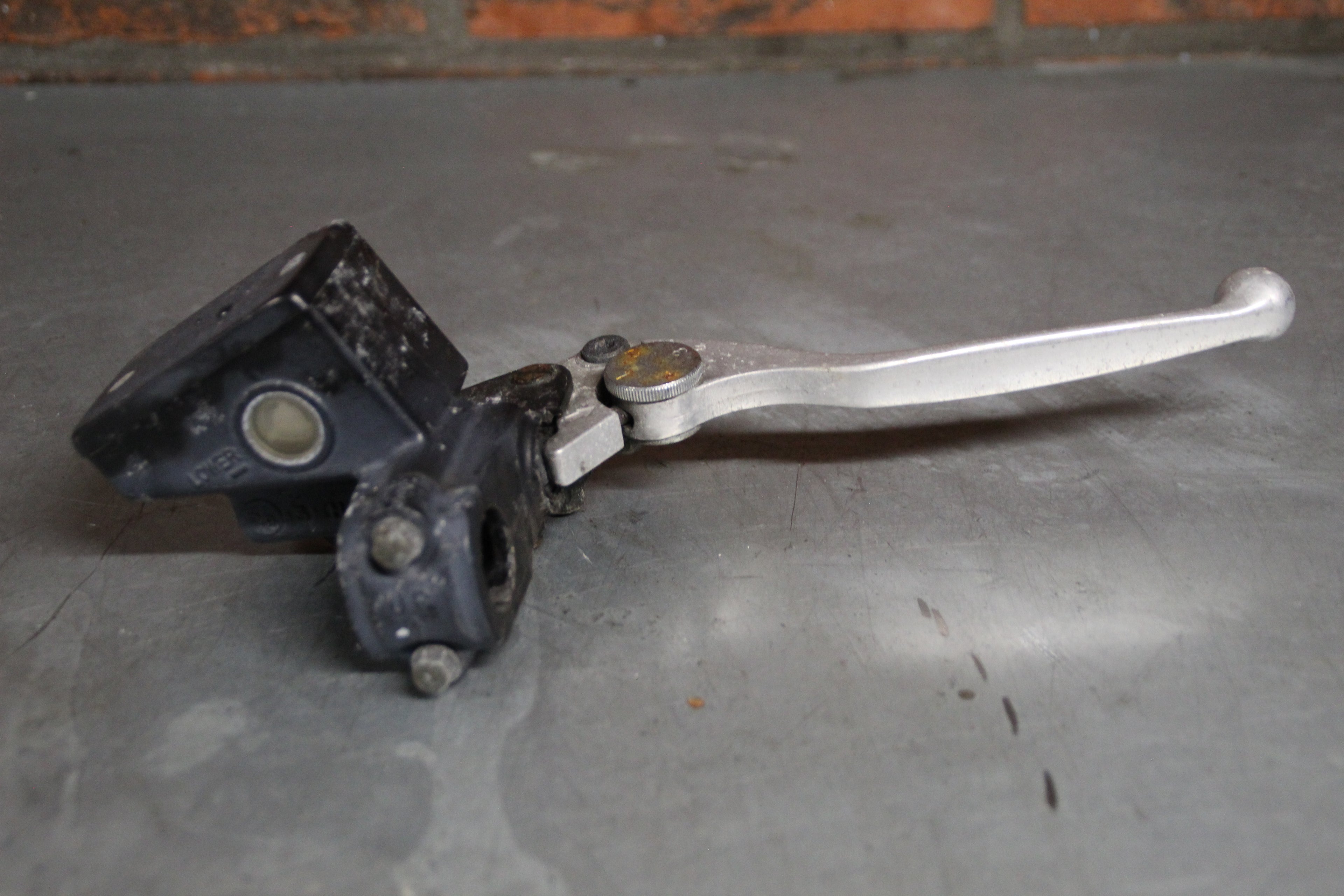 Suzuki GSXR1100W rempomp voor