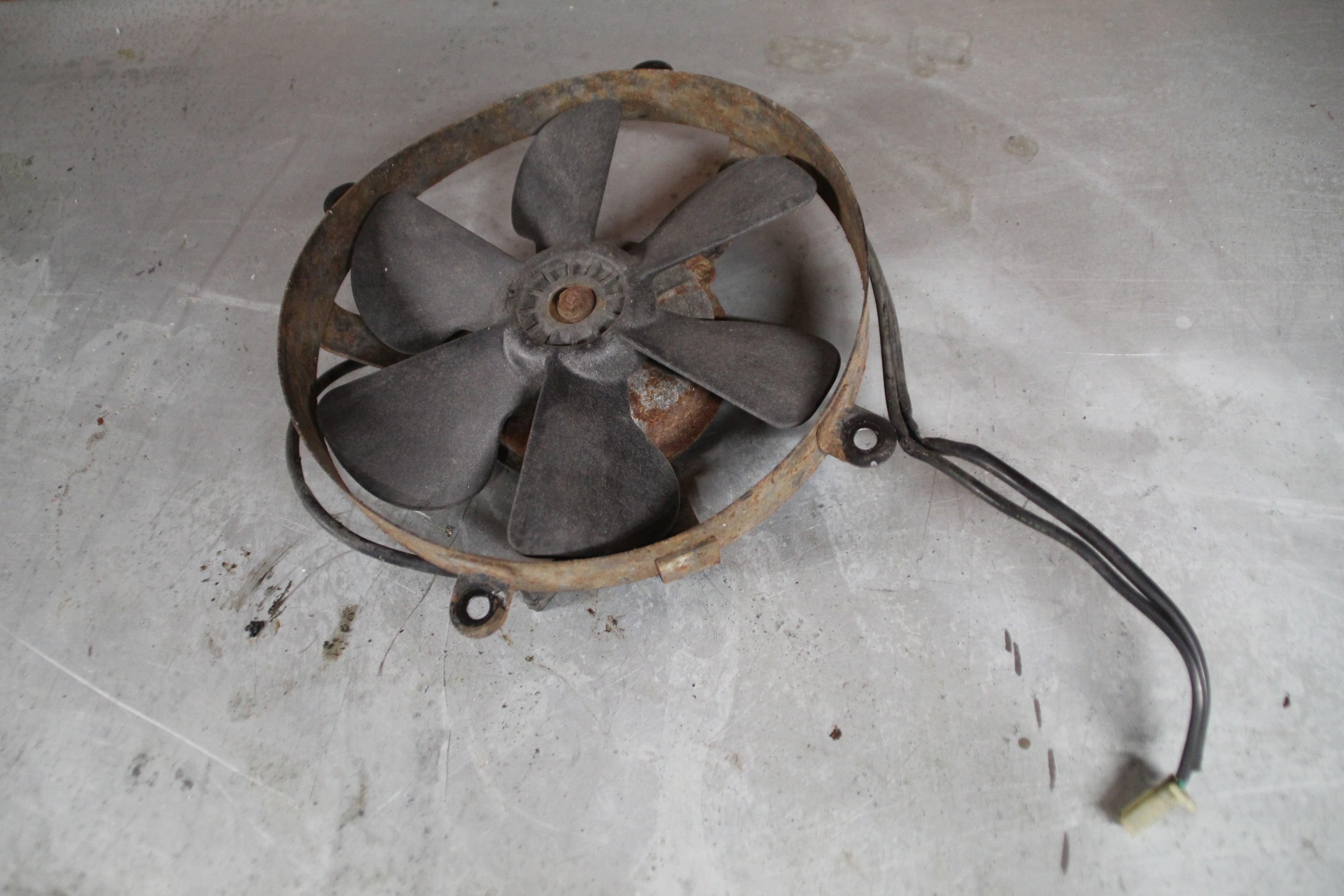 Honda PC800 radiator ventilator