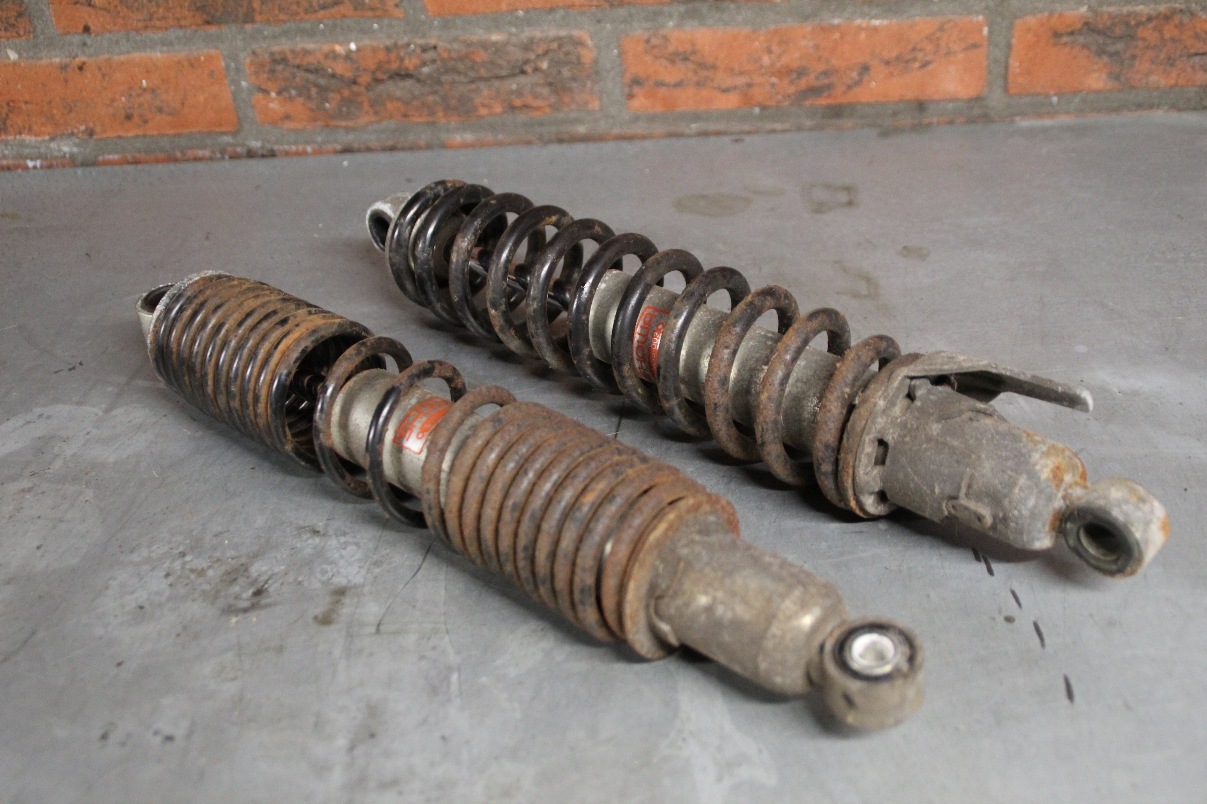 Honda PC800 schokbrekers achter