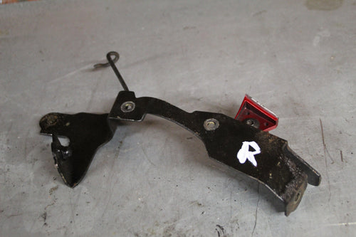Honda PC800 bevestiging voorspatbord rechts