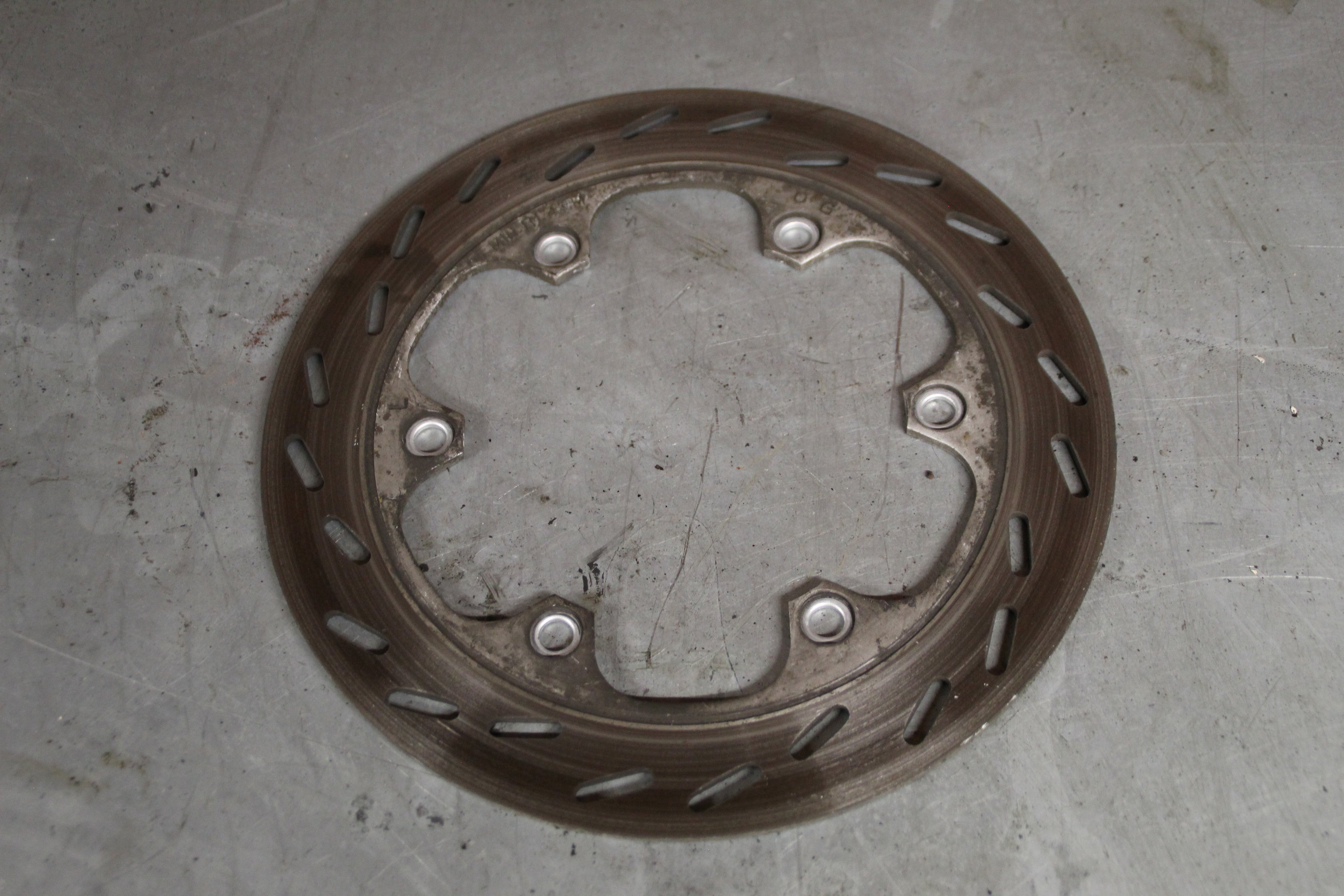Honda PC800 Remschijf links