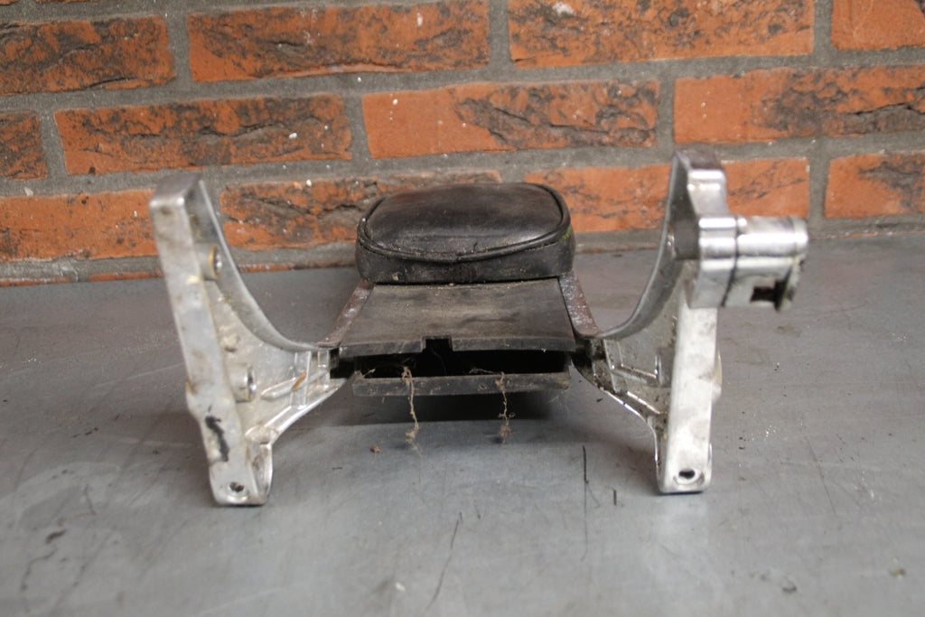 Suzuki VS700 rugsteun