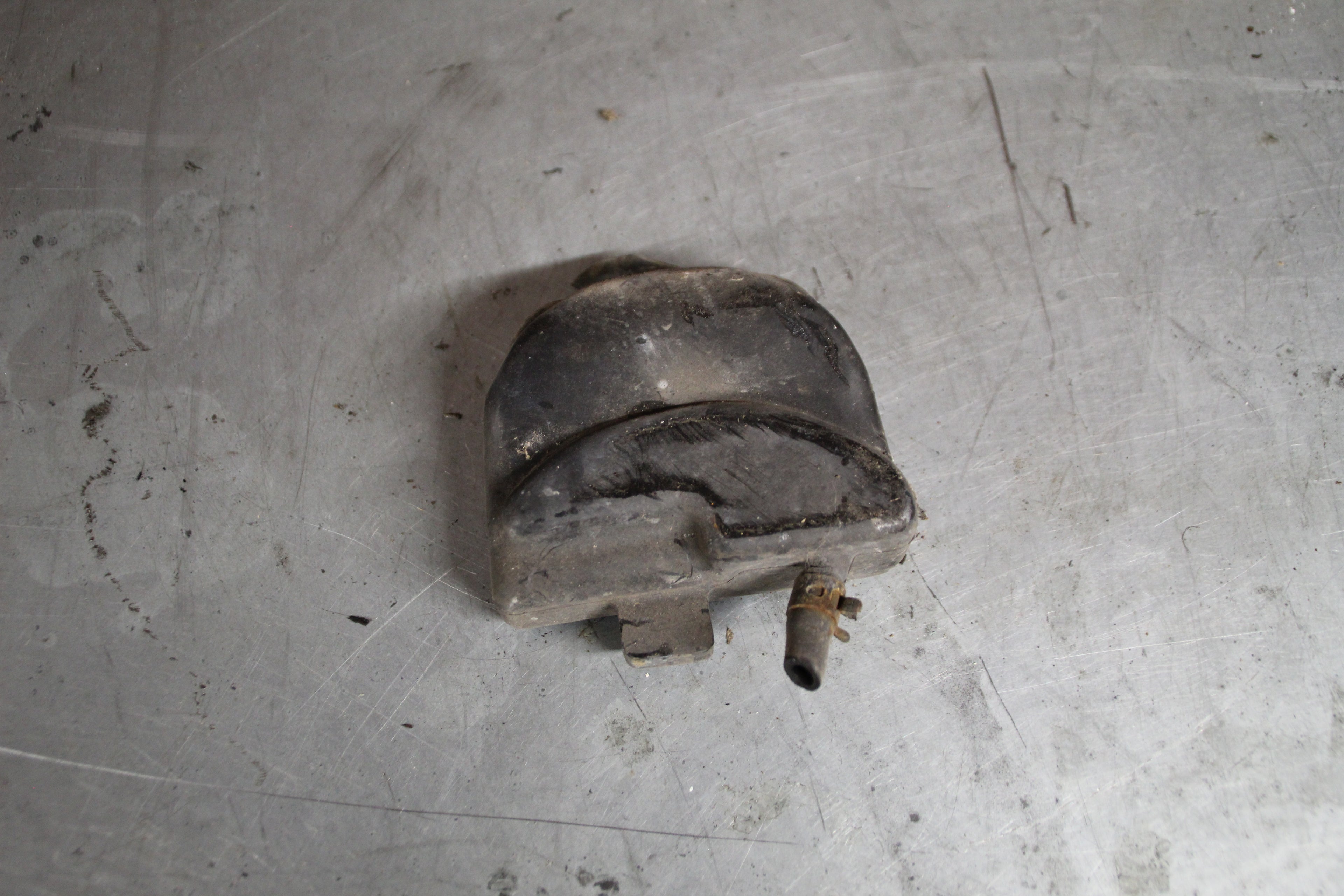 Suzuki VS700 overflow tank