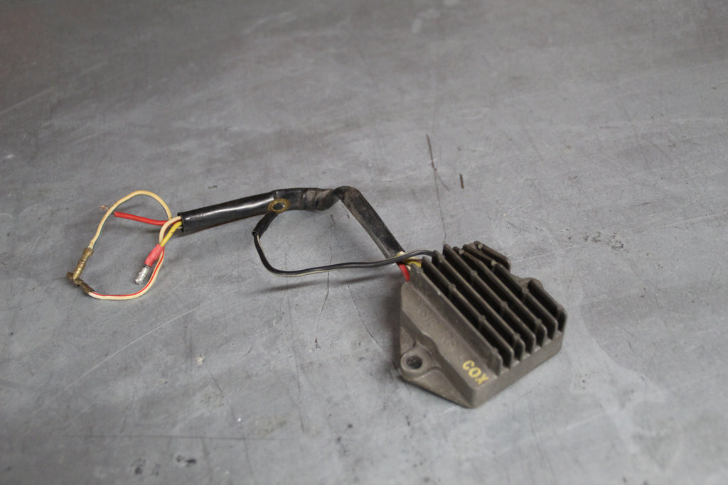 Suzuki GS450L spanningsregelaar