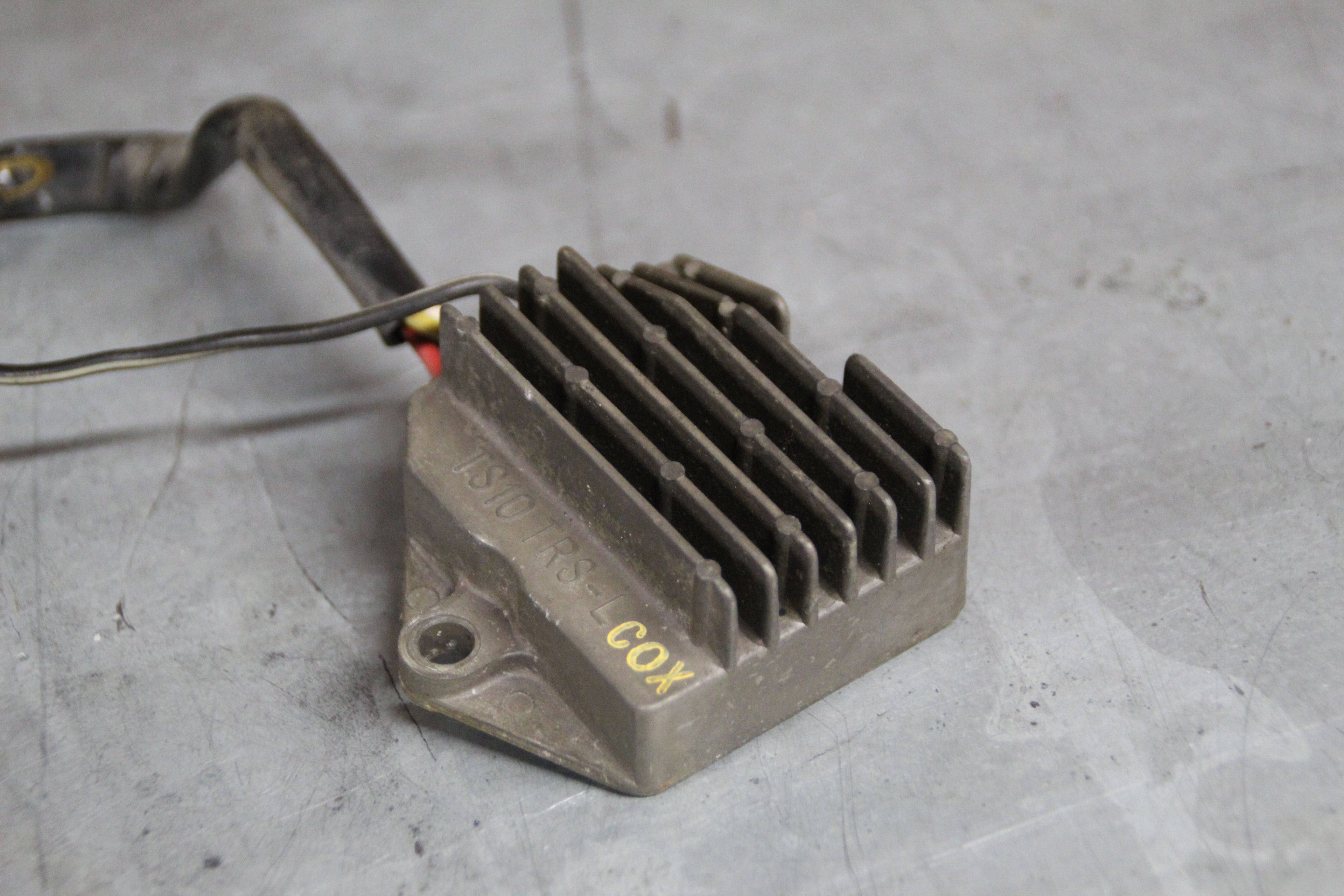 Suzuki GS450L spanningsregelaar