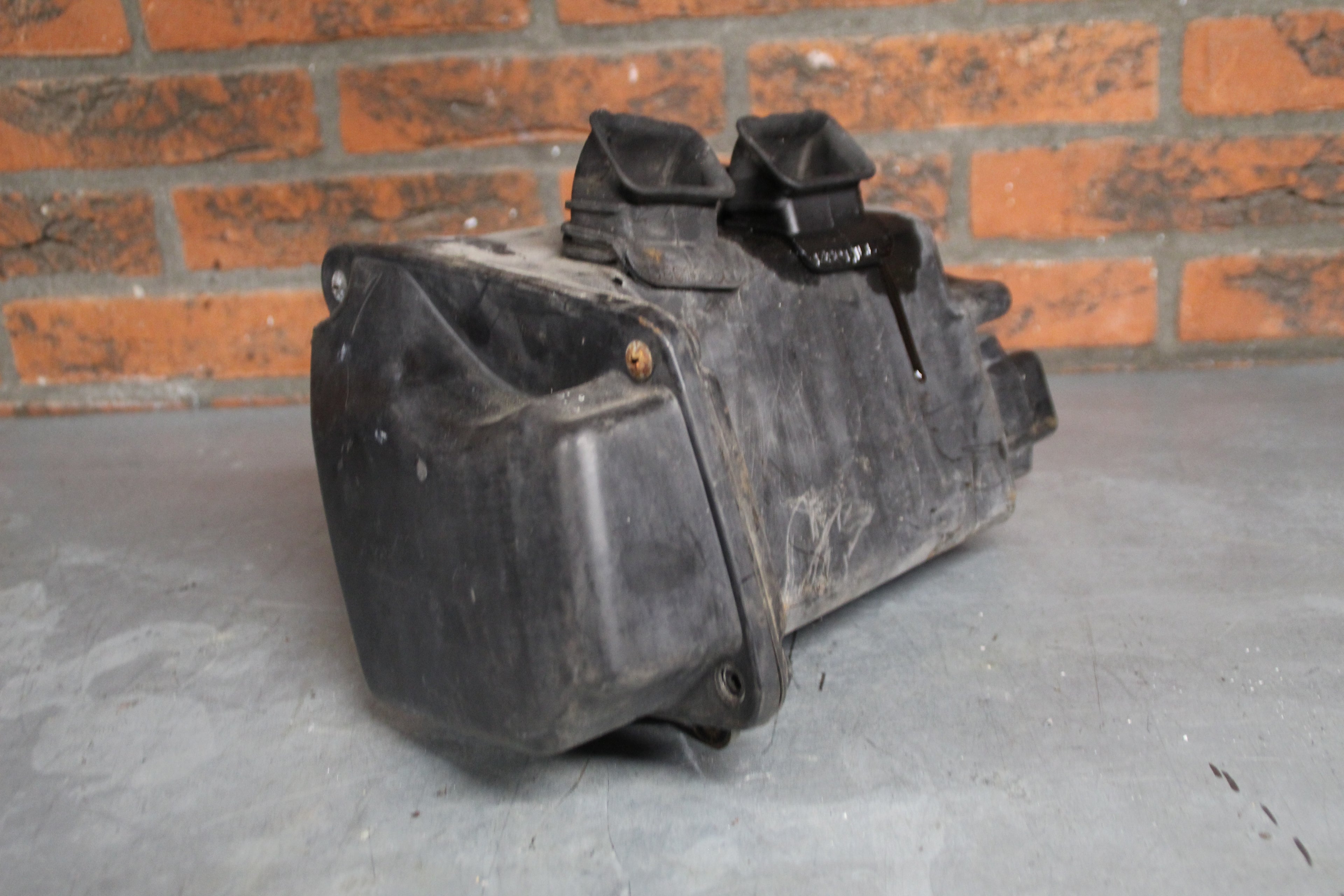 Suzuki GR650X luchtfilterhuis