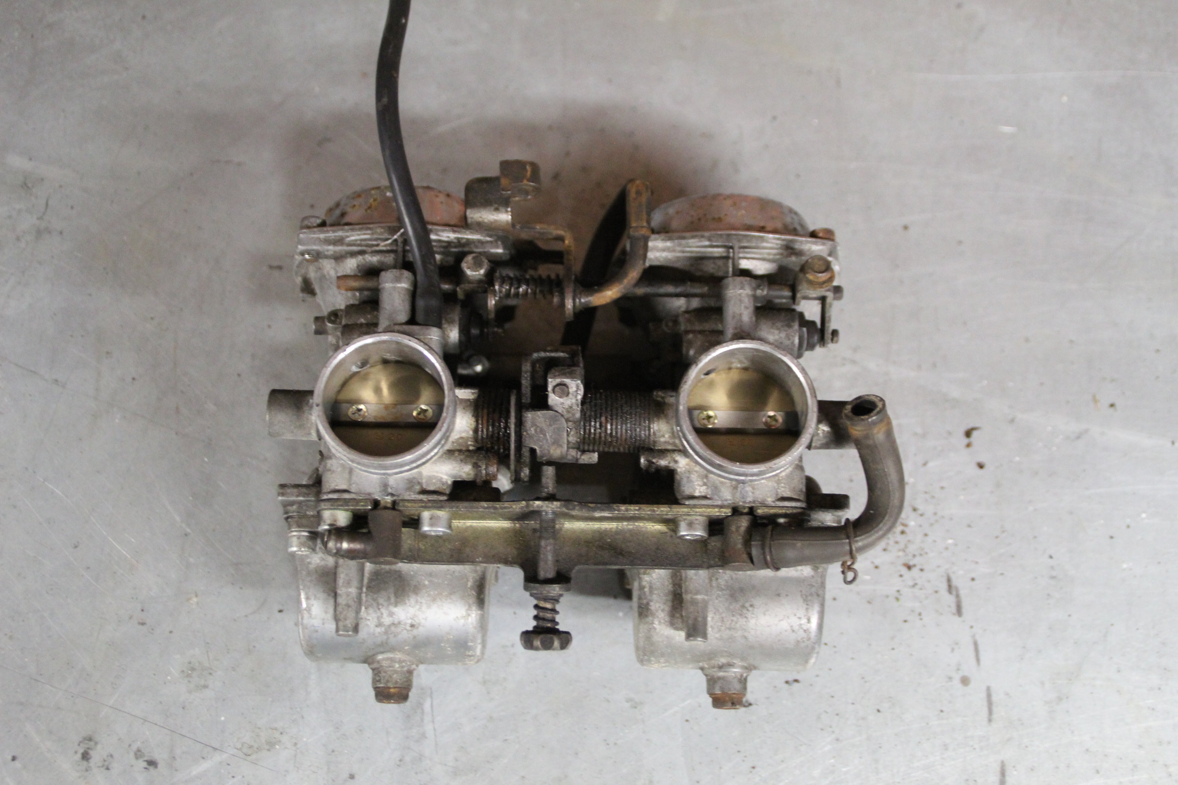 Suzuki GR650X carburateurs 2