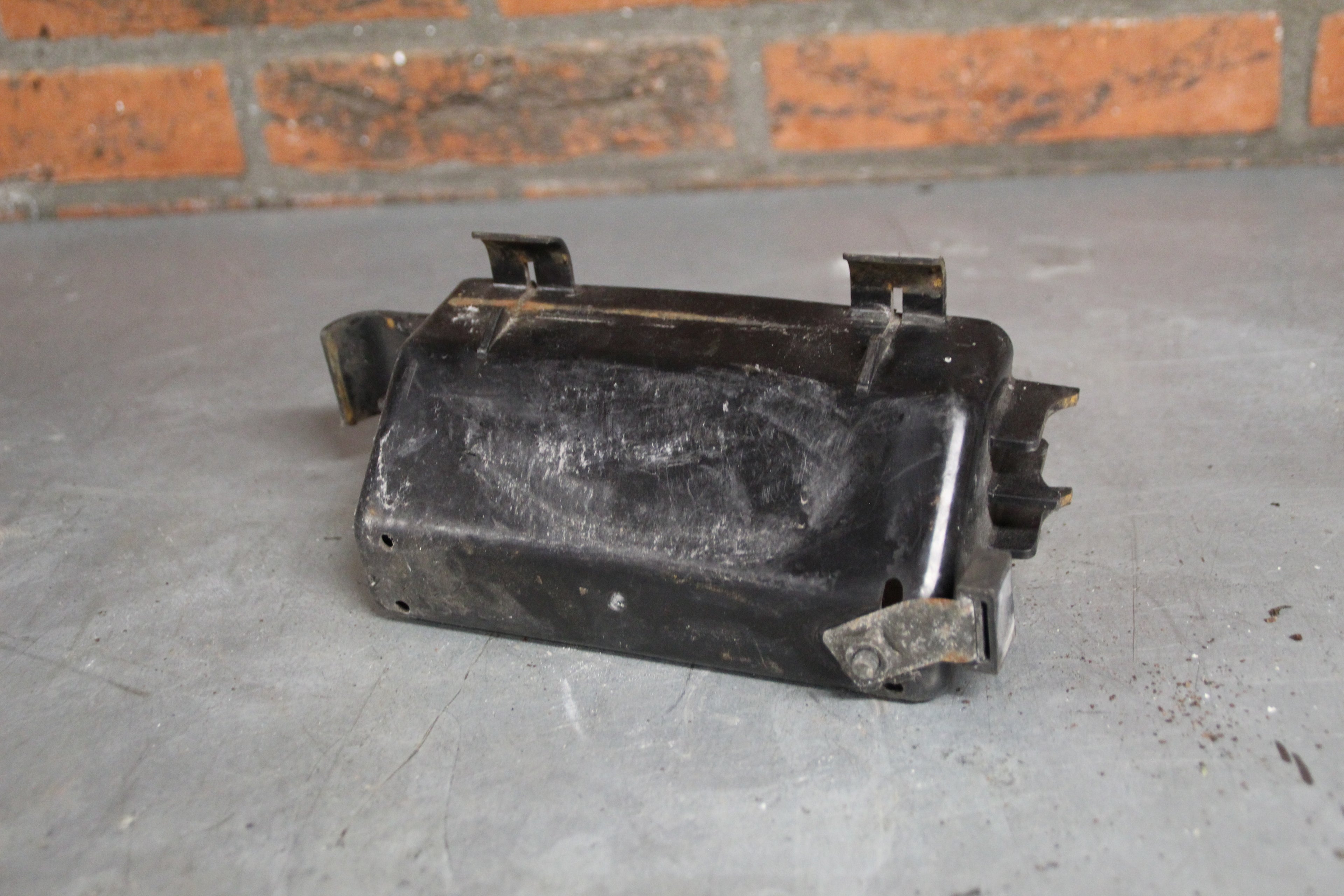 Suzuki GR650X gereedschap bakje