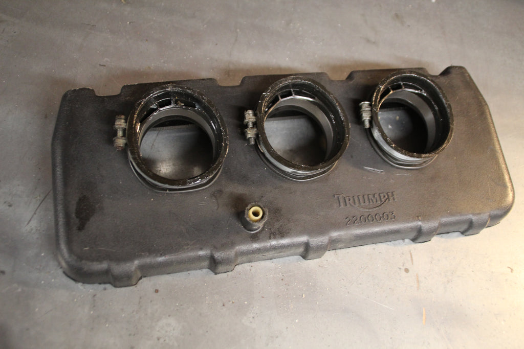 Triumph Trident luchtfilterhuis deel 1