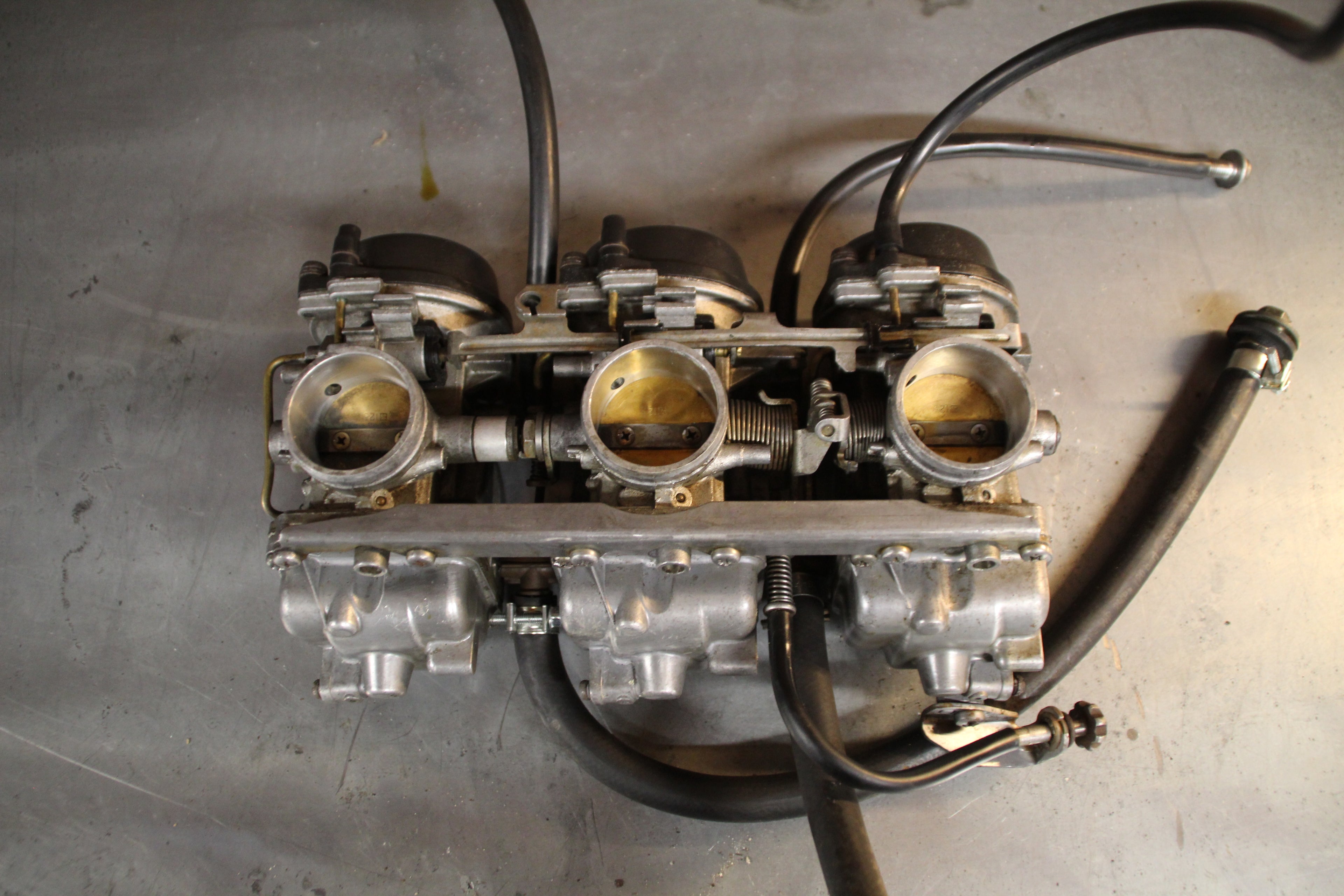 Triumph Trident carburateurs