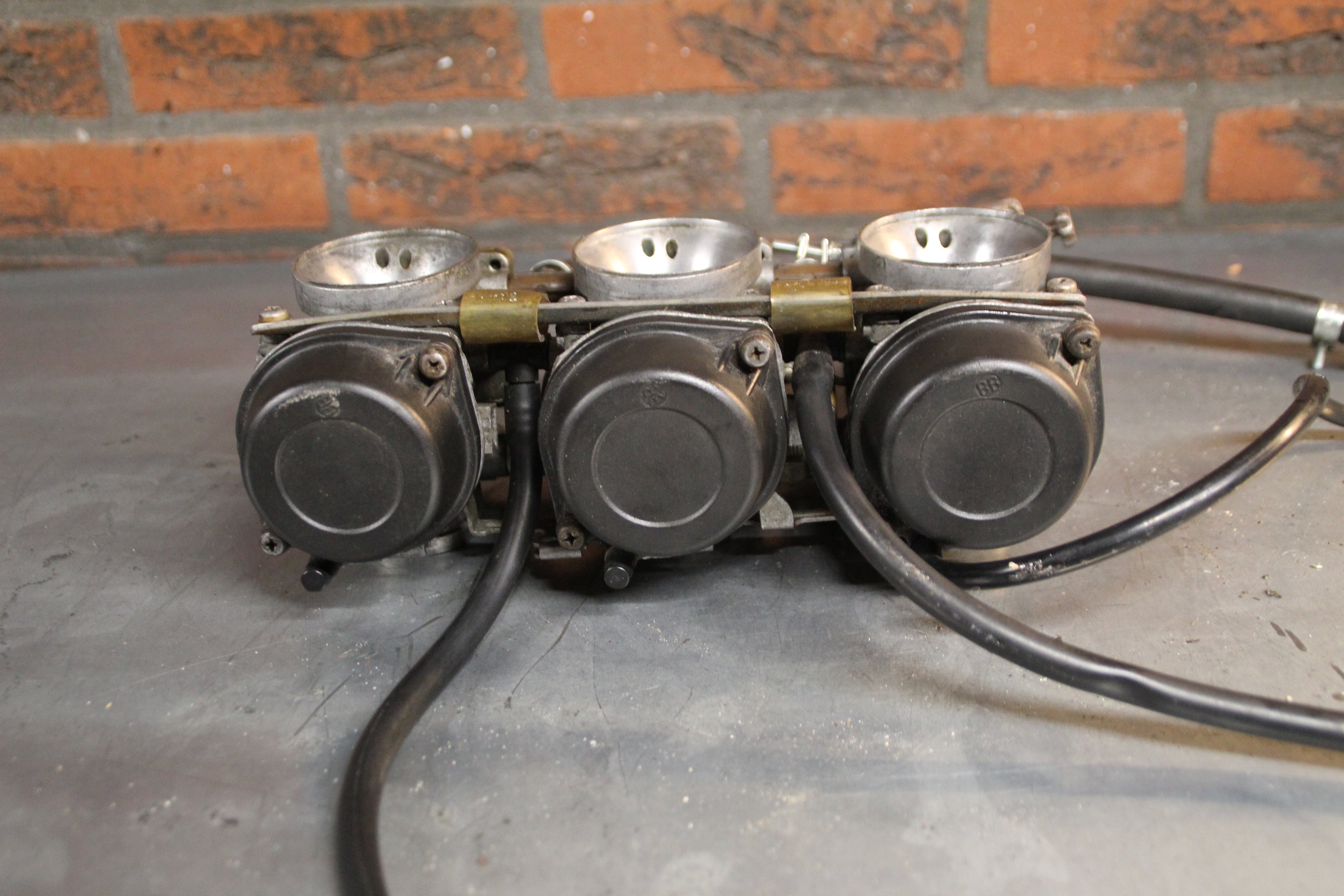 Triumph Trident carburateurs