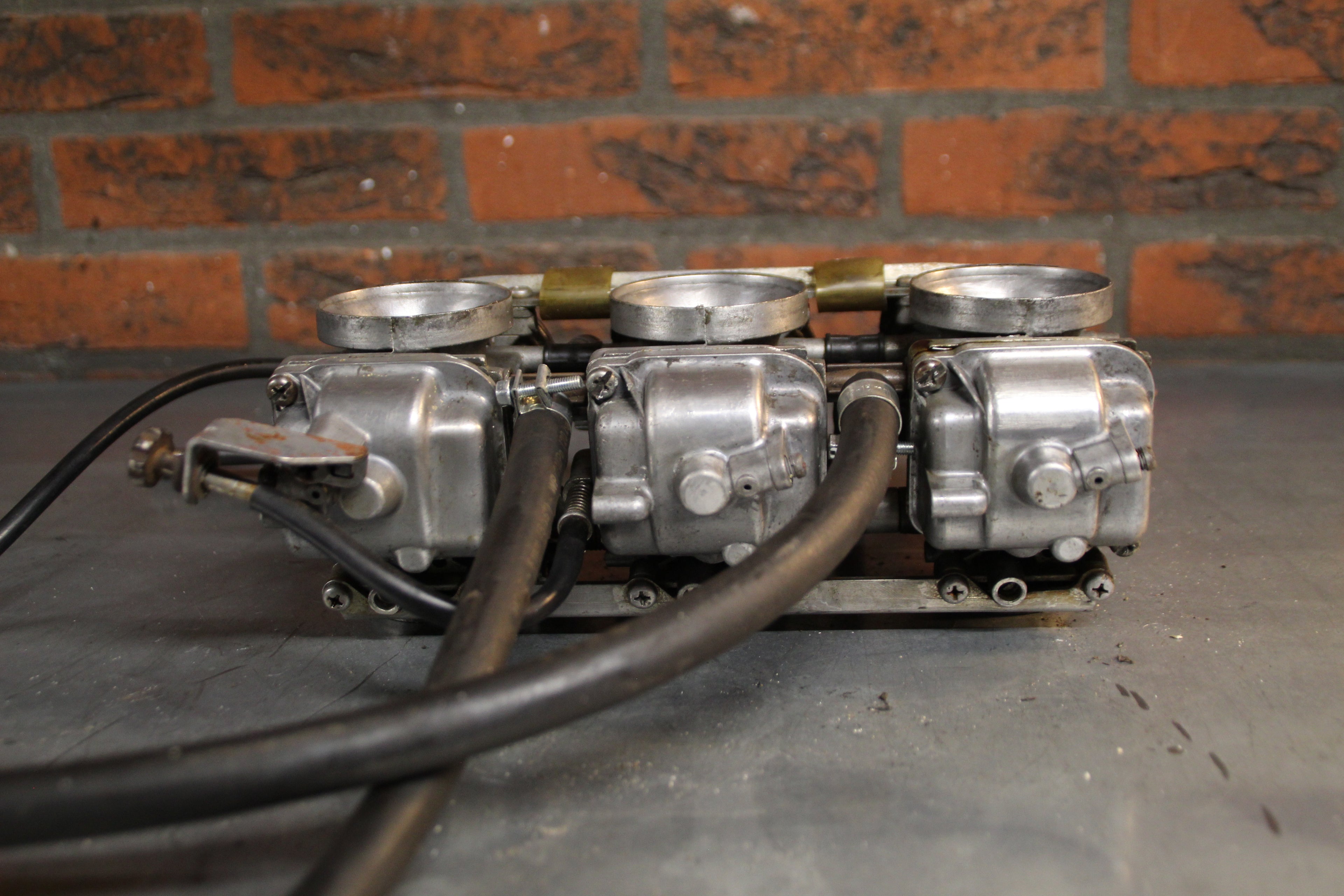 Triumph Trident carburateurs