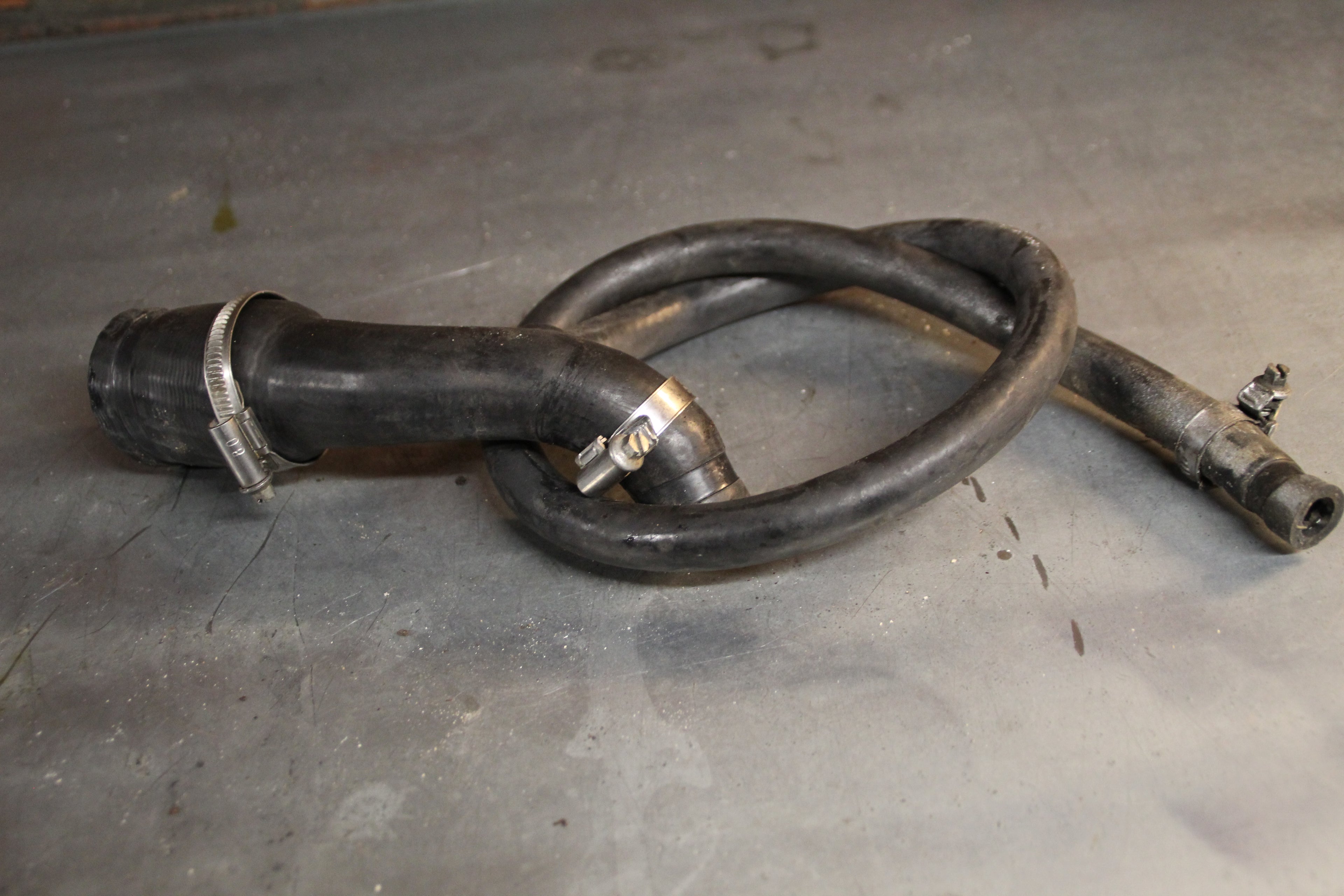 Triumph Trident koelslang thermostaat