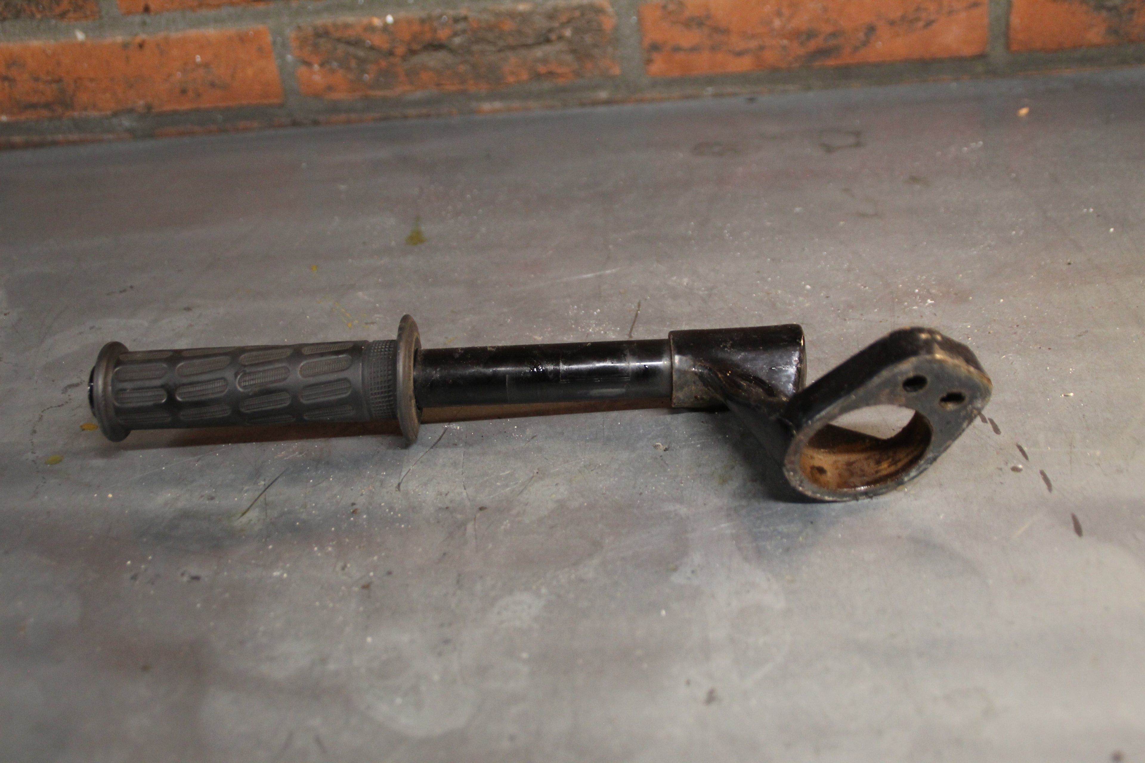 Triumph Trident clip-on links