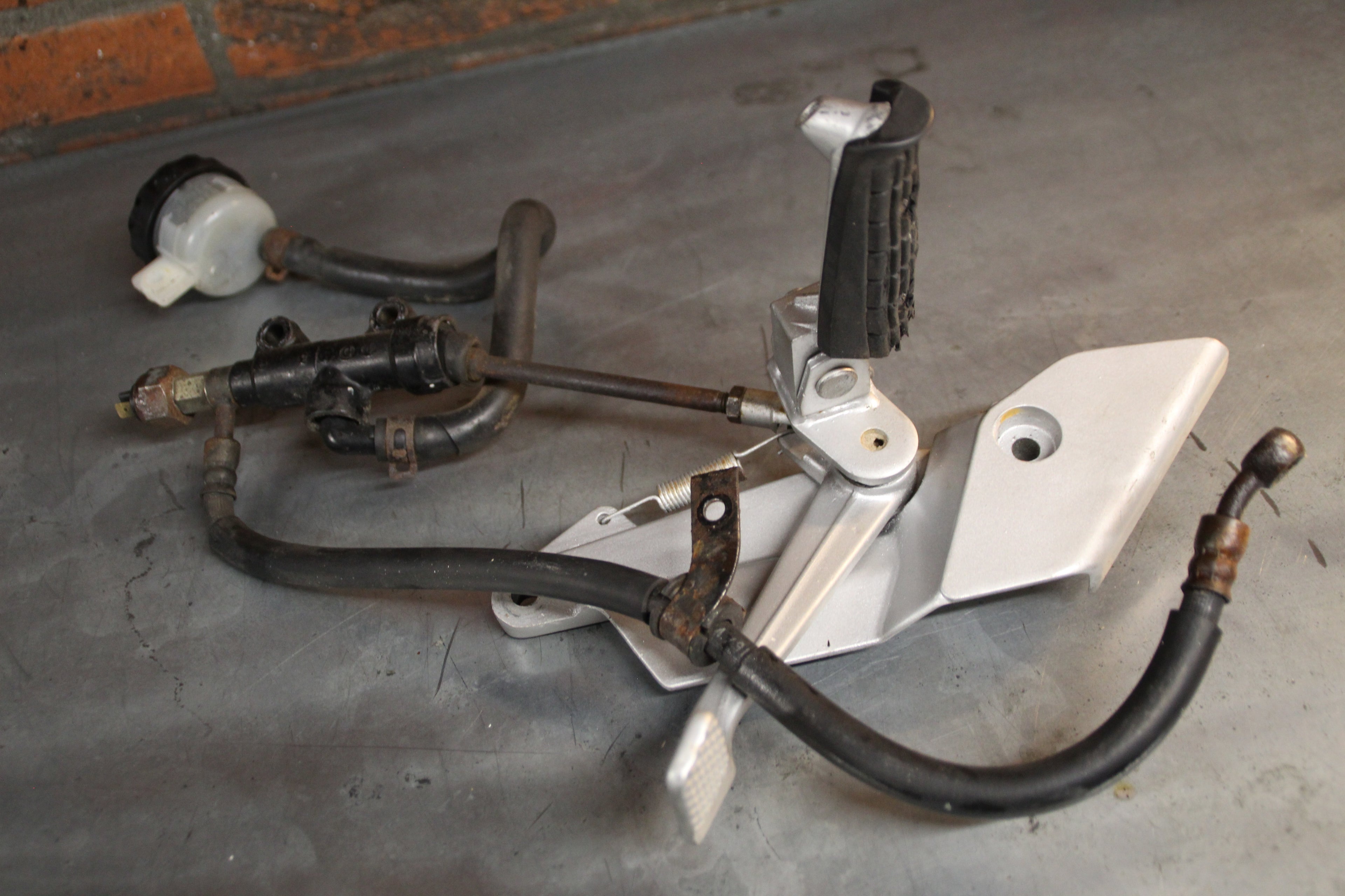 Triumph Trident schetsplaat rechts