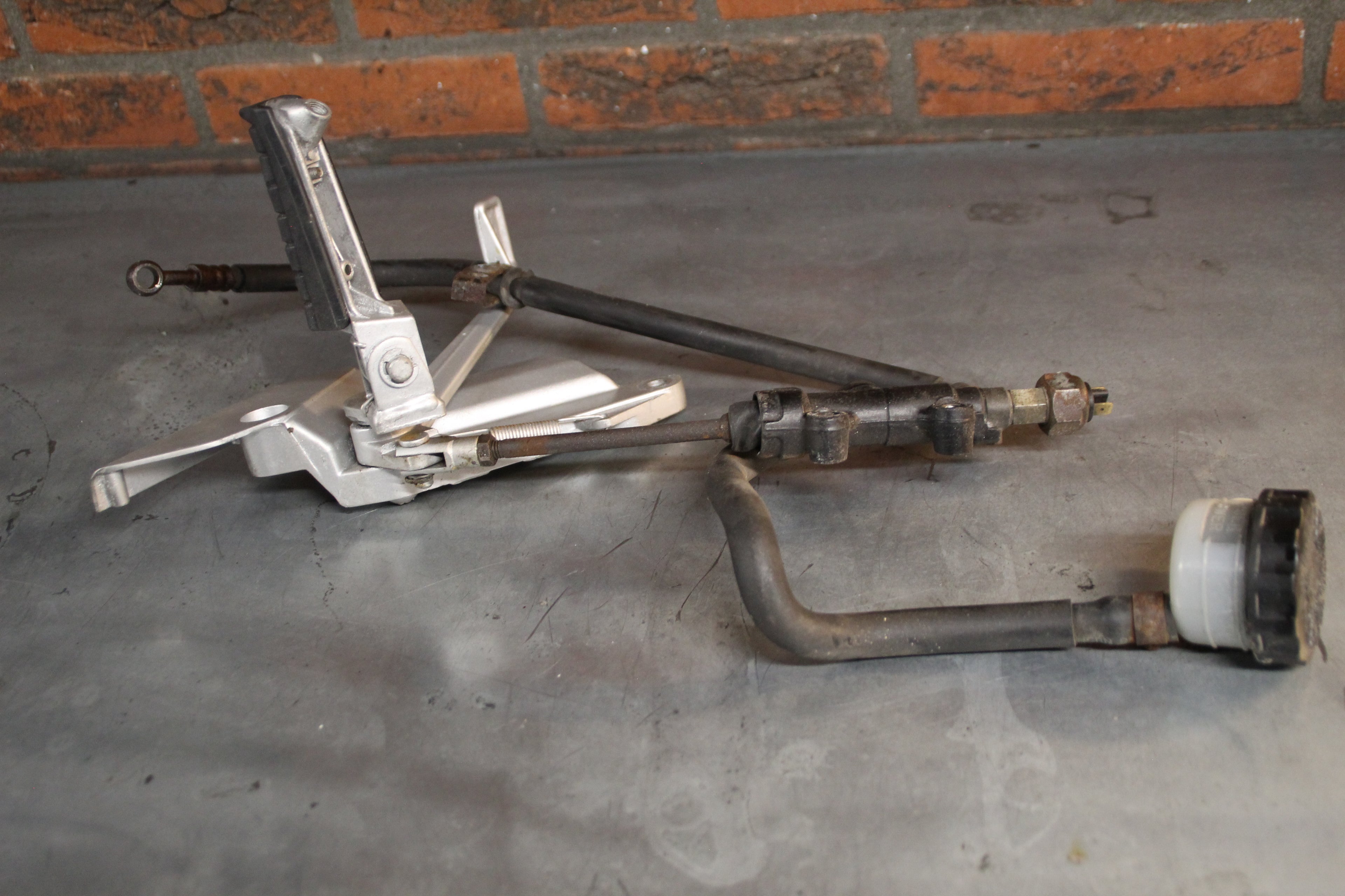 Triumph Trident schetsplaat rechts