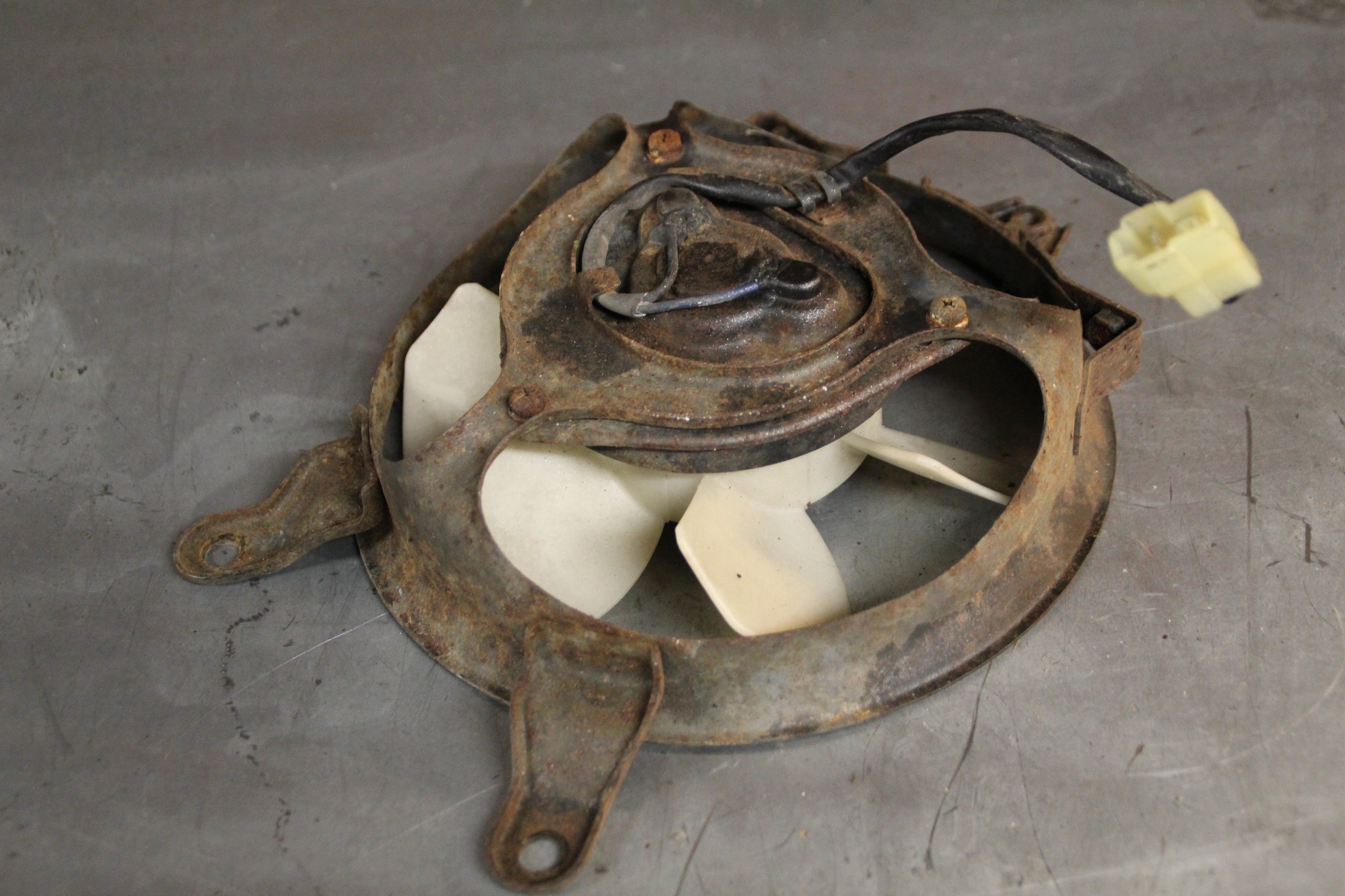 Triumph Trident radiator ventilator