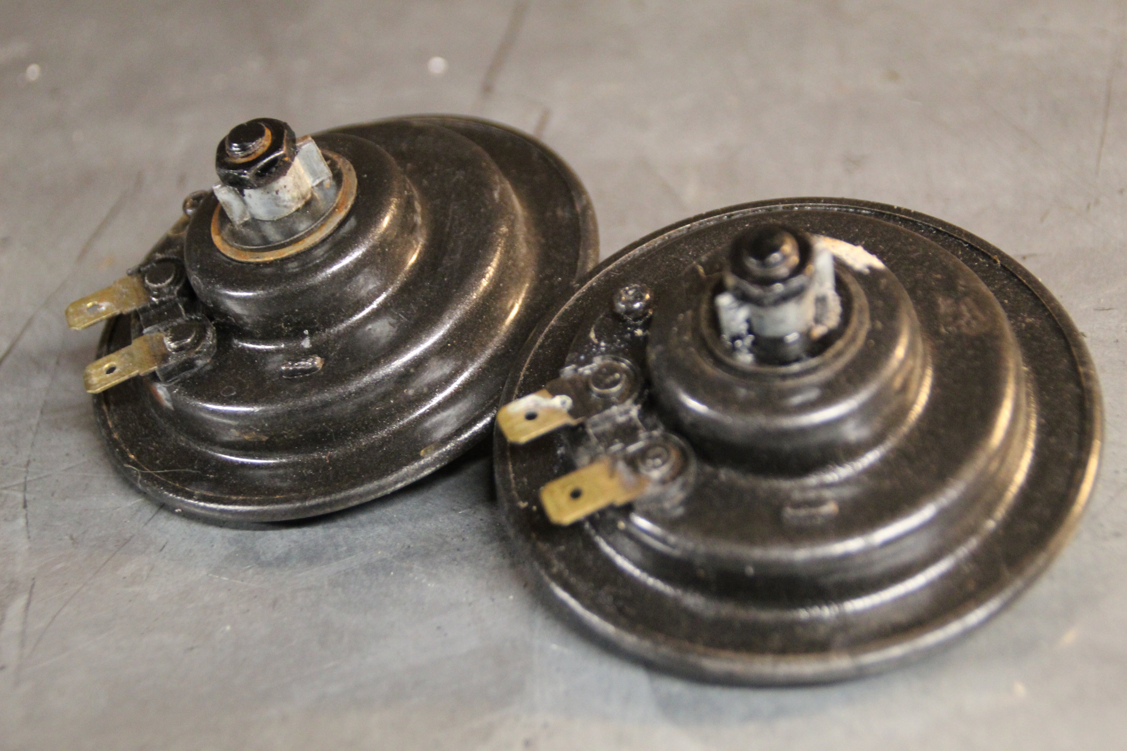 Triumph Trident Claxon set