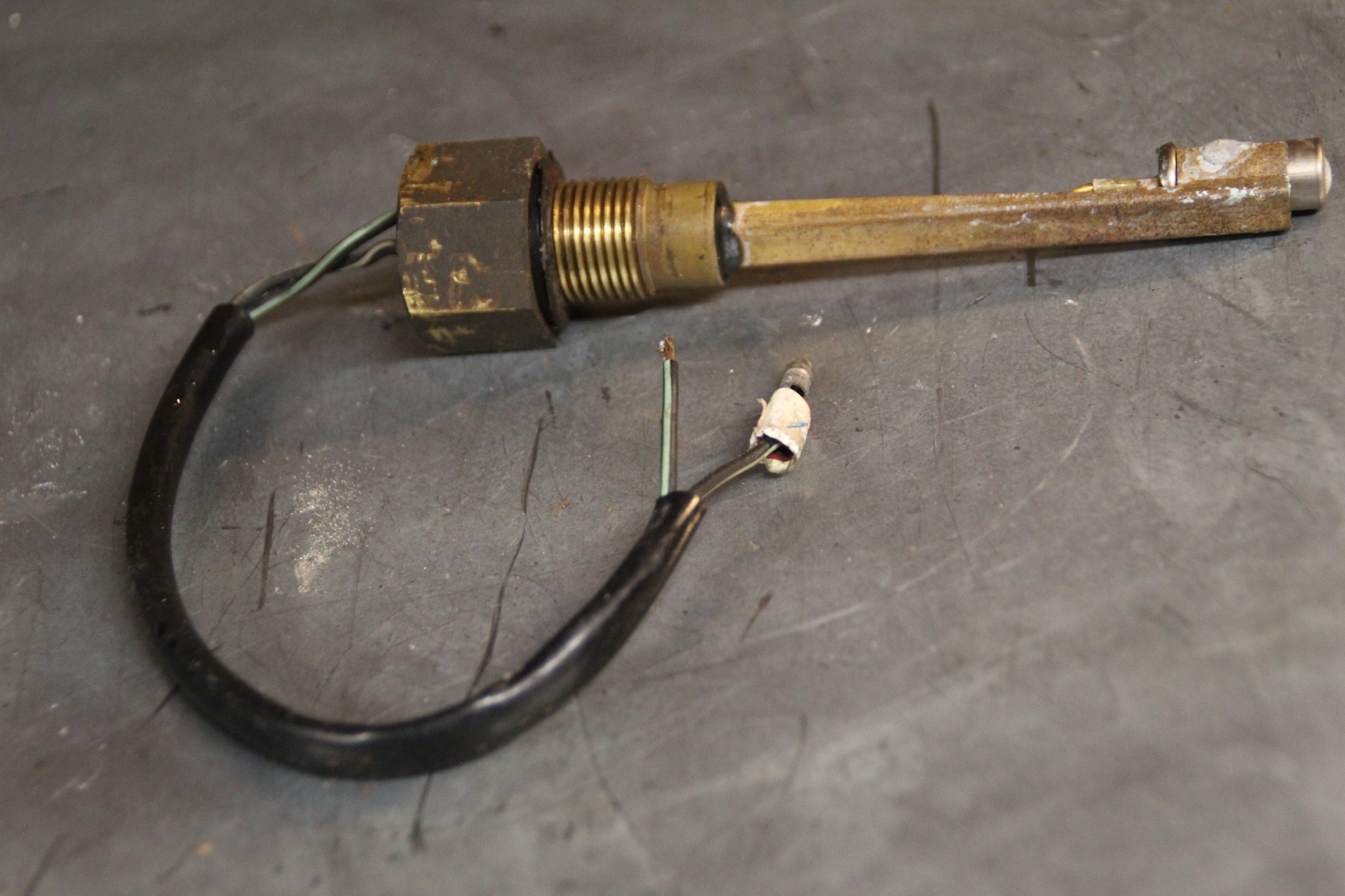 Triumph Trident brandstof niveau meter