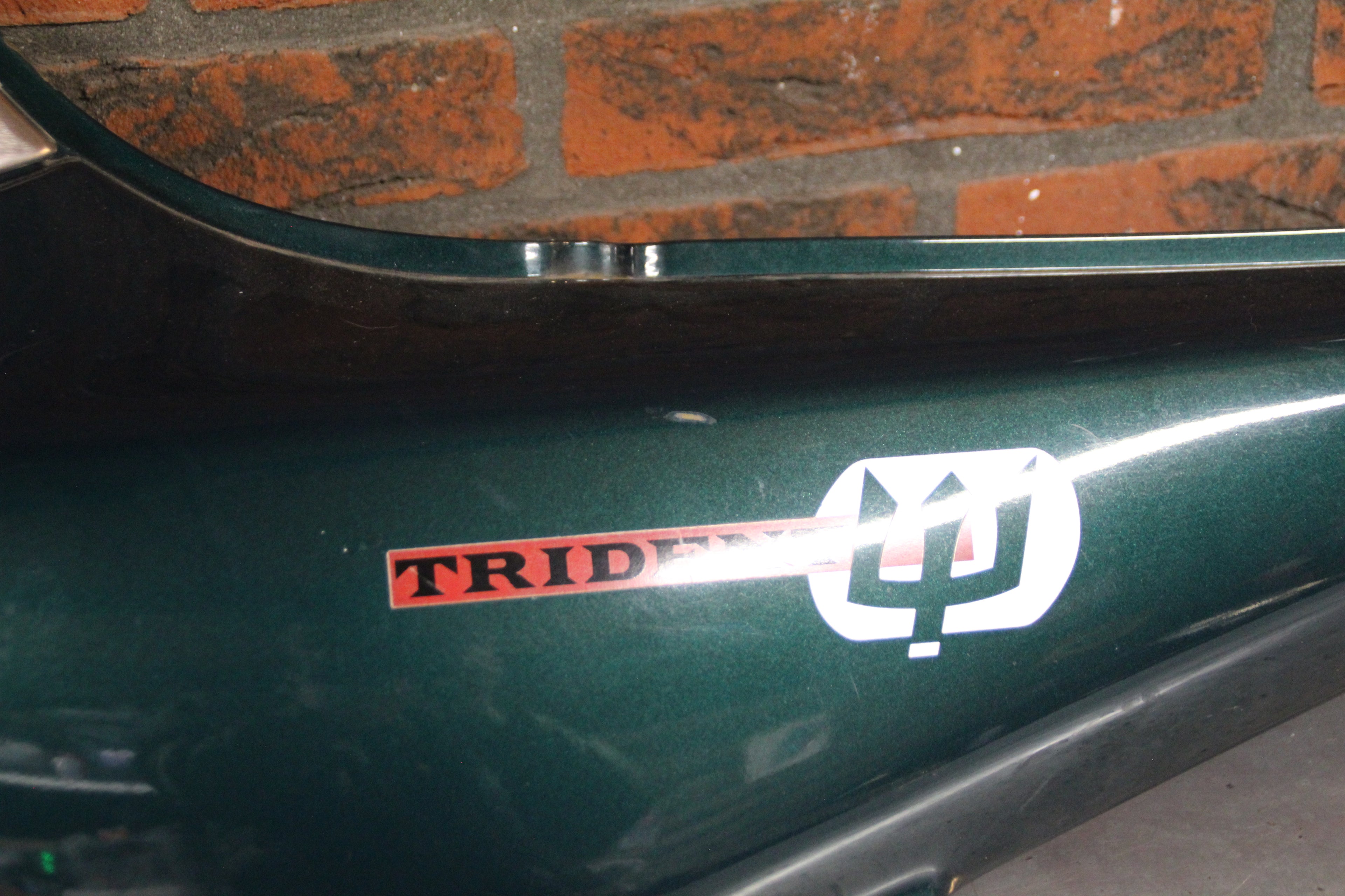 Triumph Trident staartdeel links