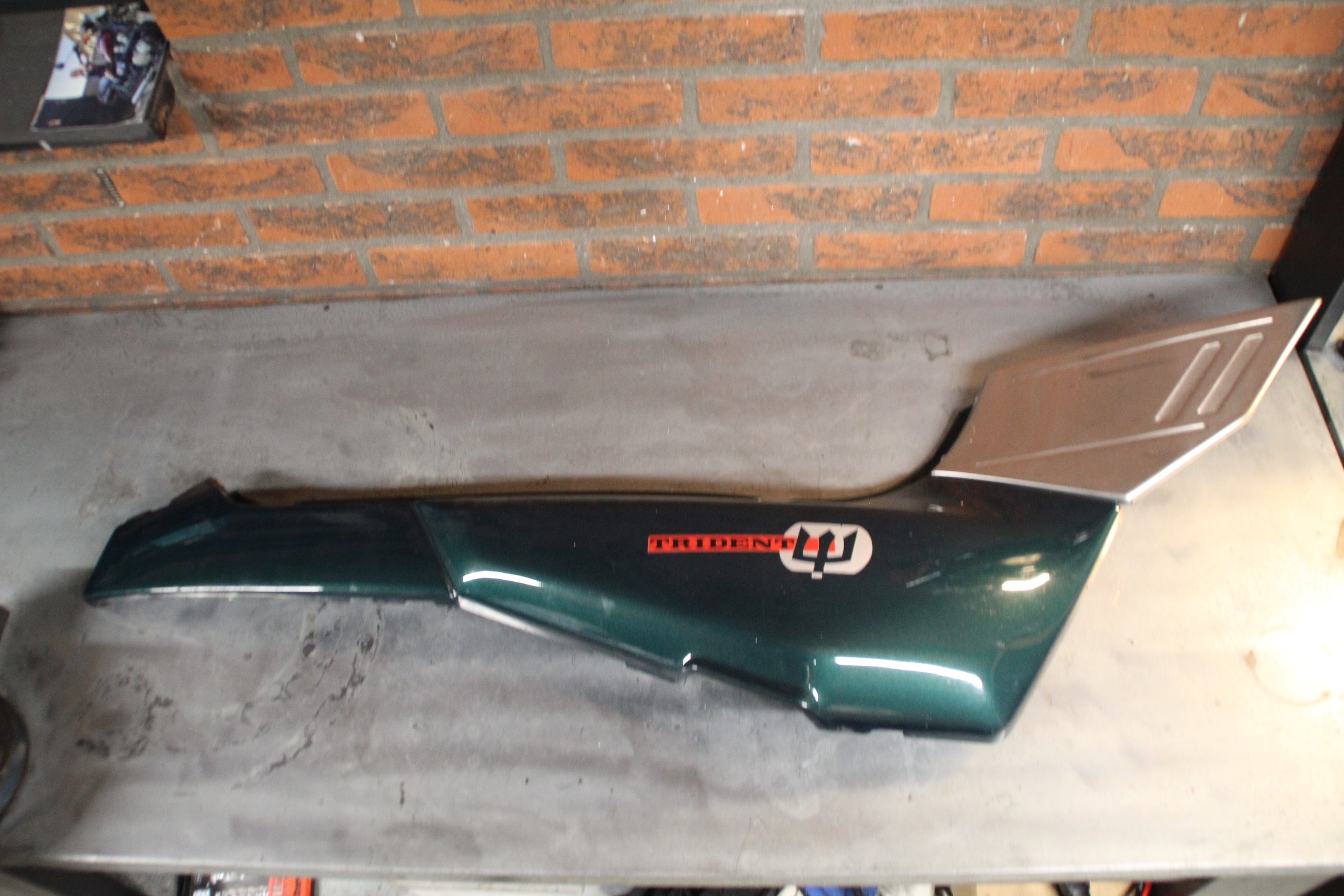 Triumph Trident staartdeel rechts