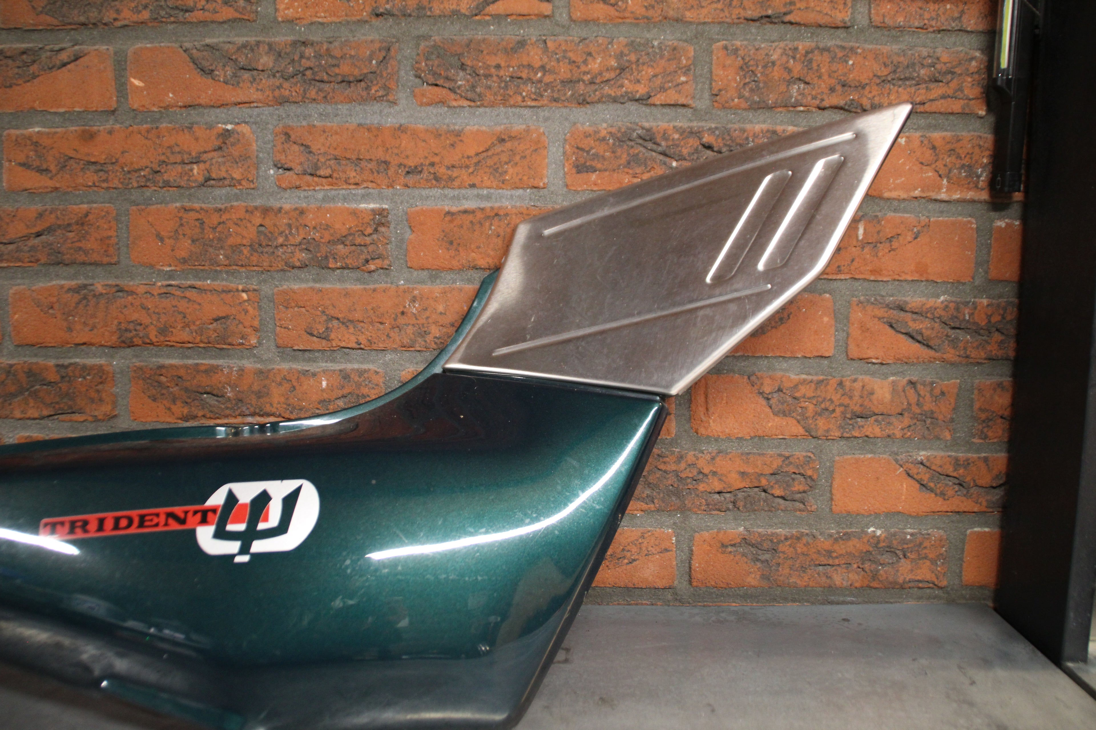Triumph Trident staartdeel rechts