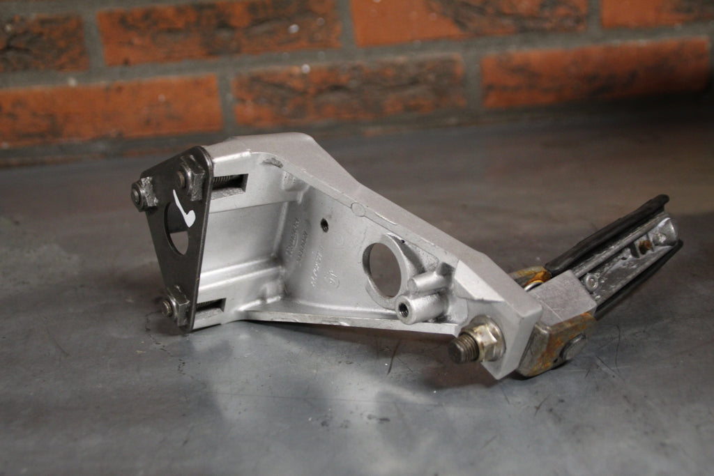 Triumph Trident duosteun links