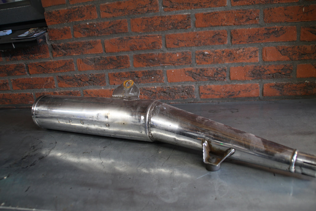 Triumph Trident uitlaat demper links