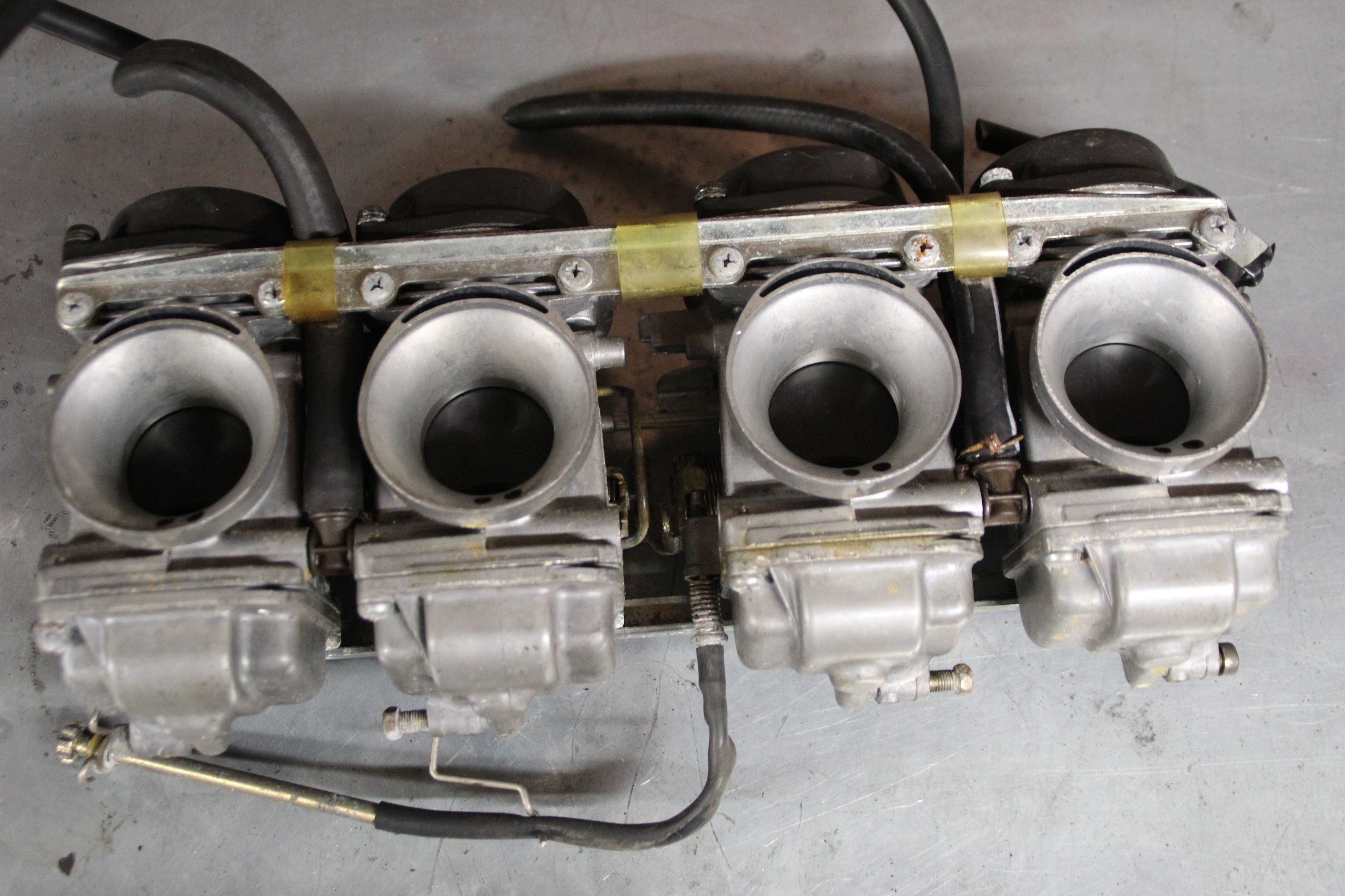 Suzuki GSX750F carburateurs
