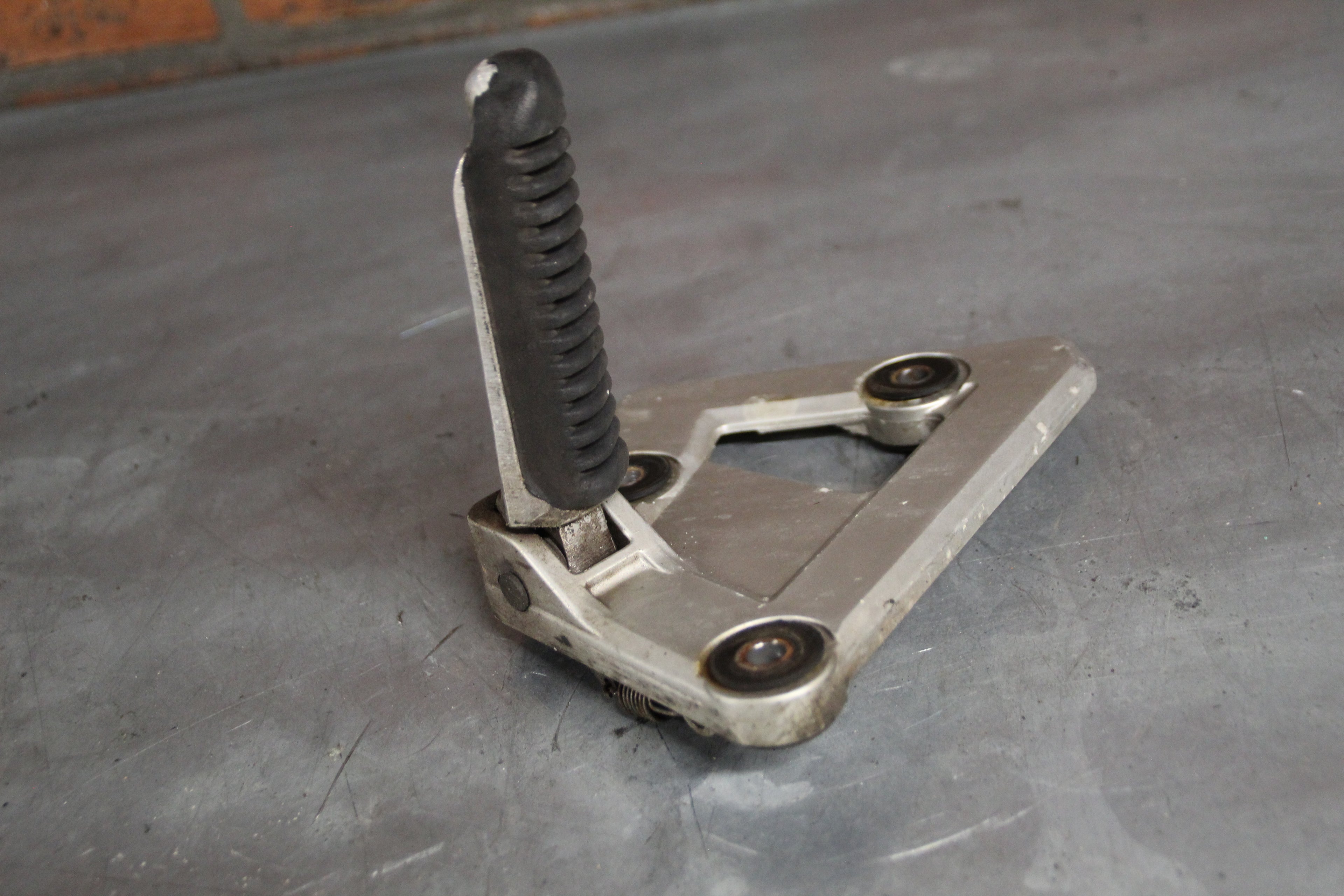 Suzuki GSX750F schetsplaat links