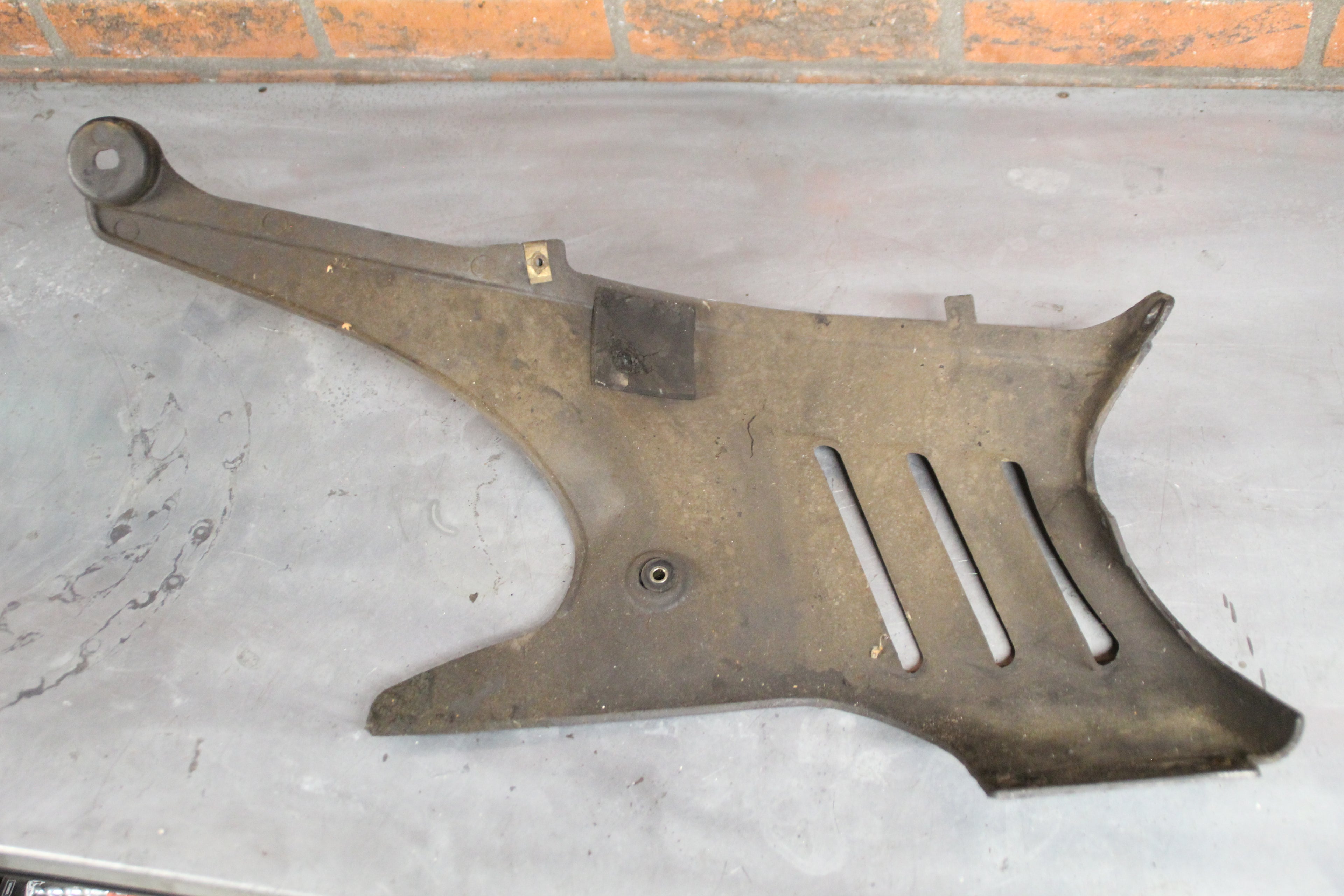 Suzuki GSX750F onderkuip links
