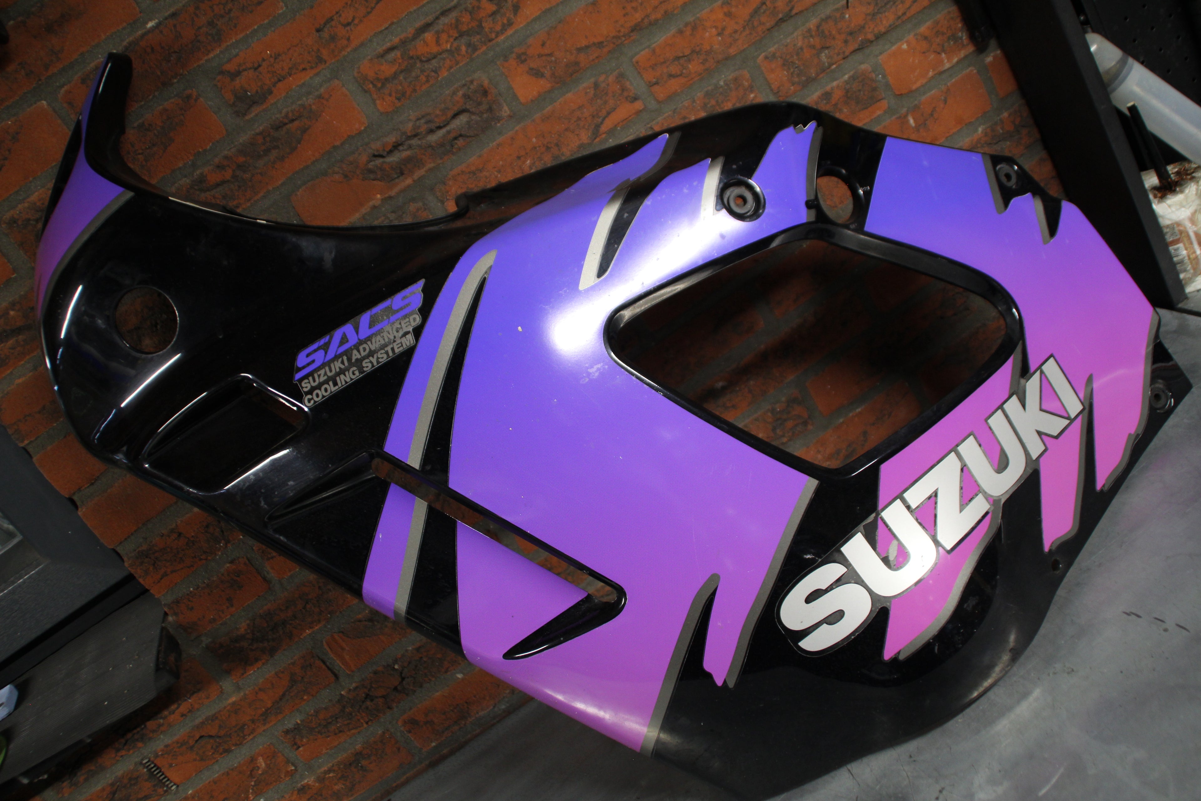 Suzuki GSX750F kuip links voor