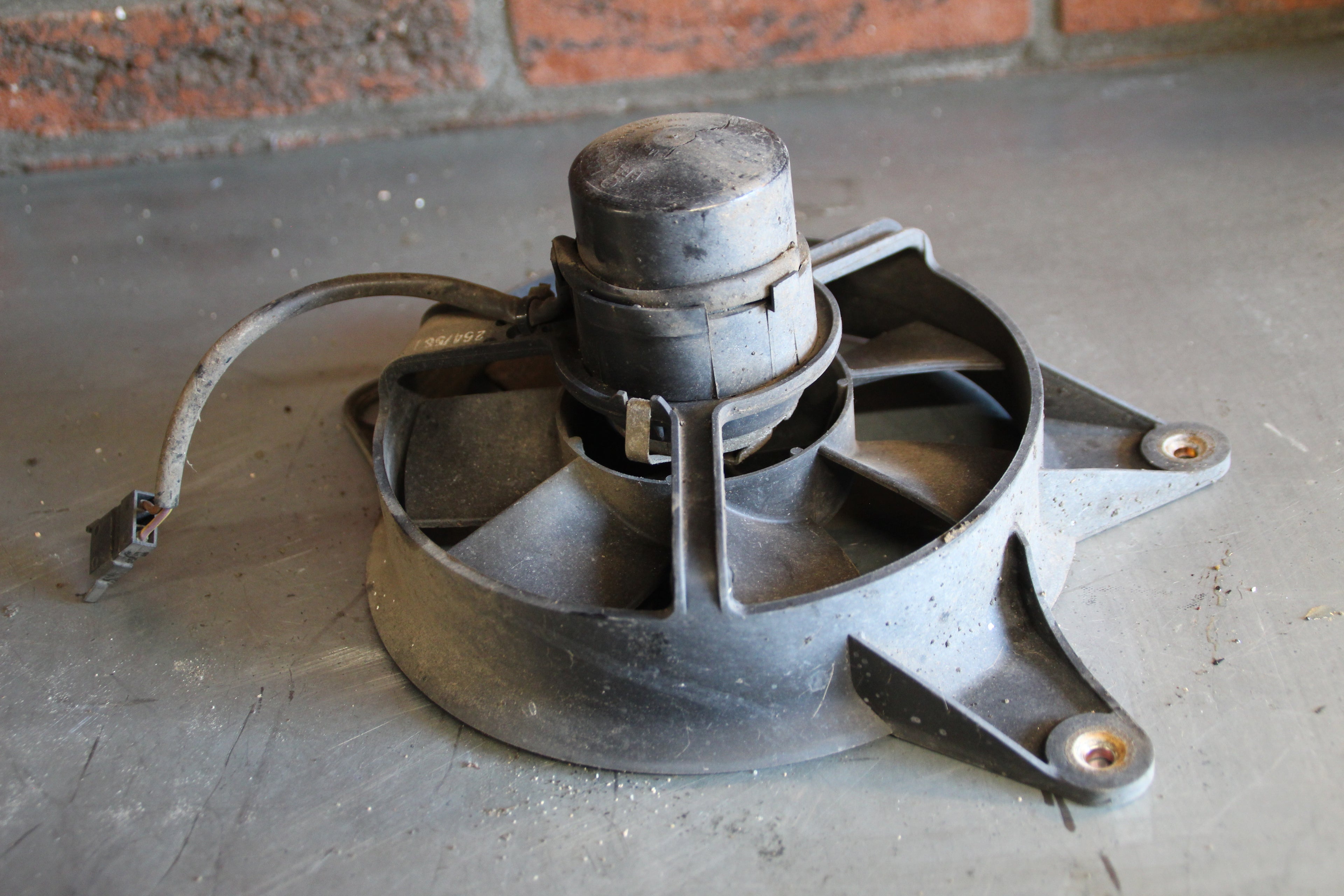 BMW K75RT radiator ventilator