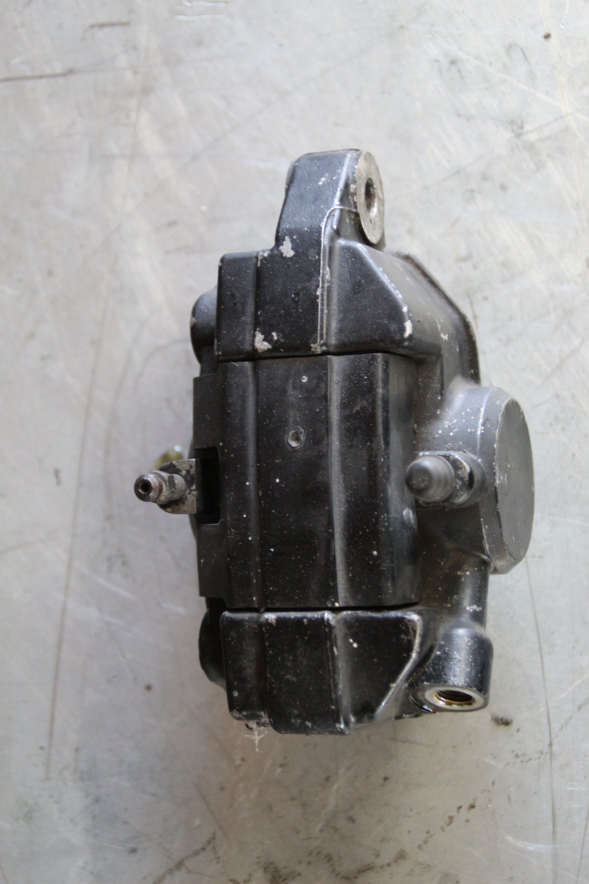 Suzuki GS550L remklauw achter