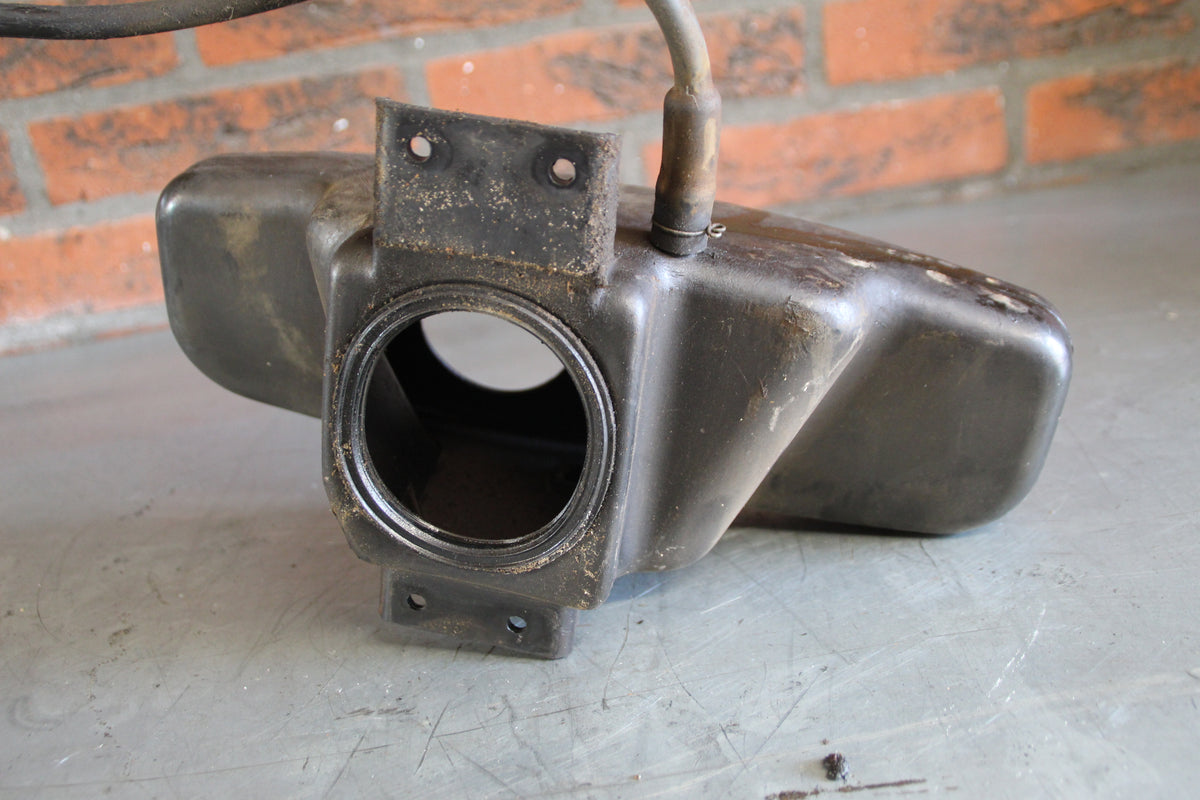 Suzuki GS550L filterbak plastic