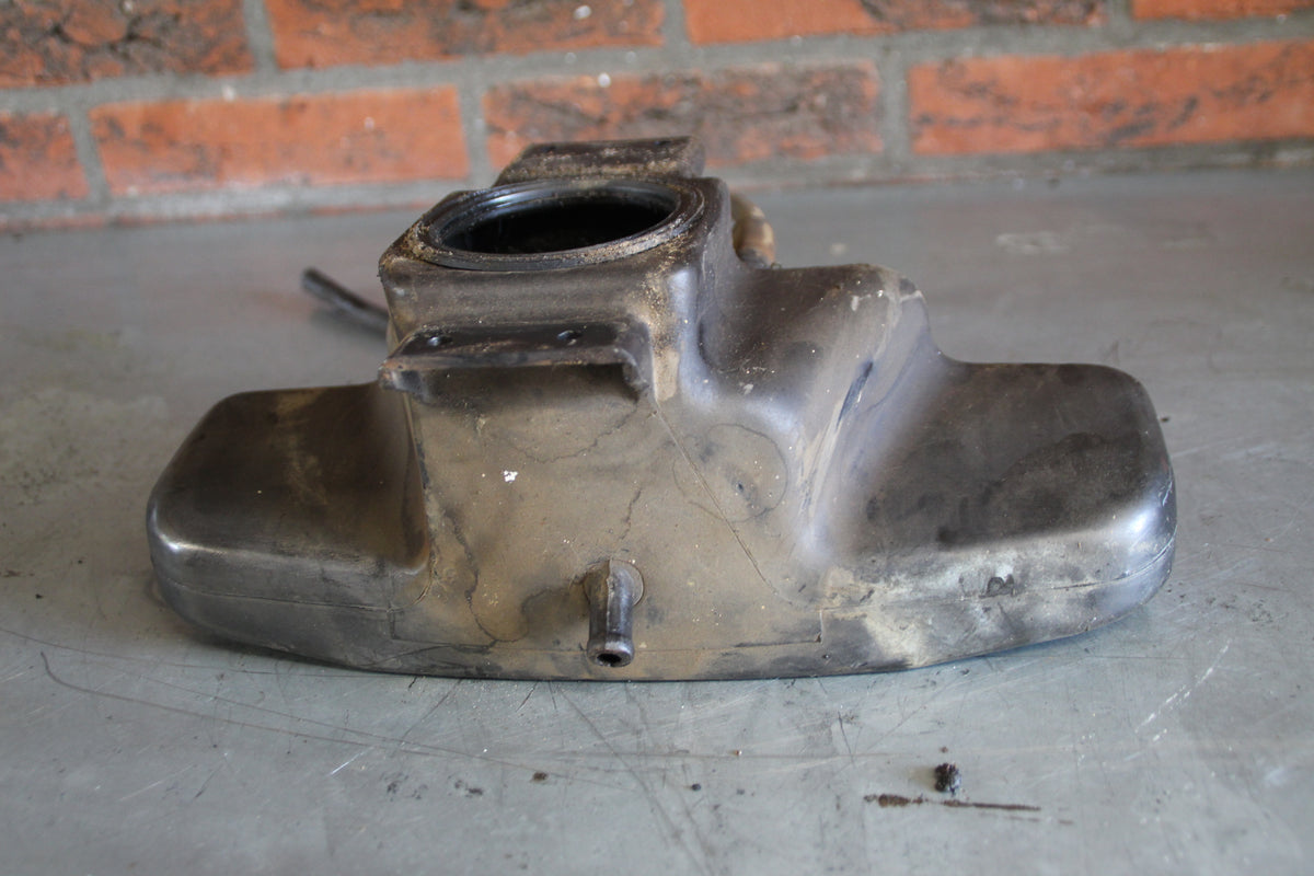Suzuki GS550L filterbak plastic