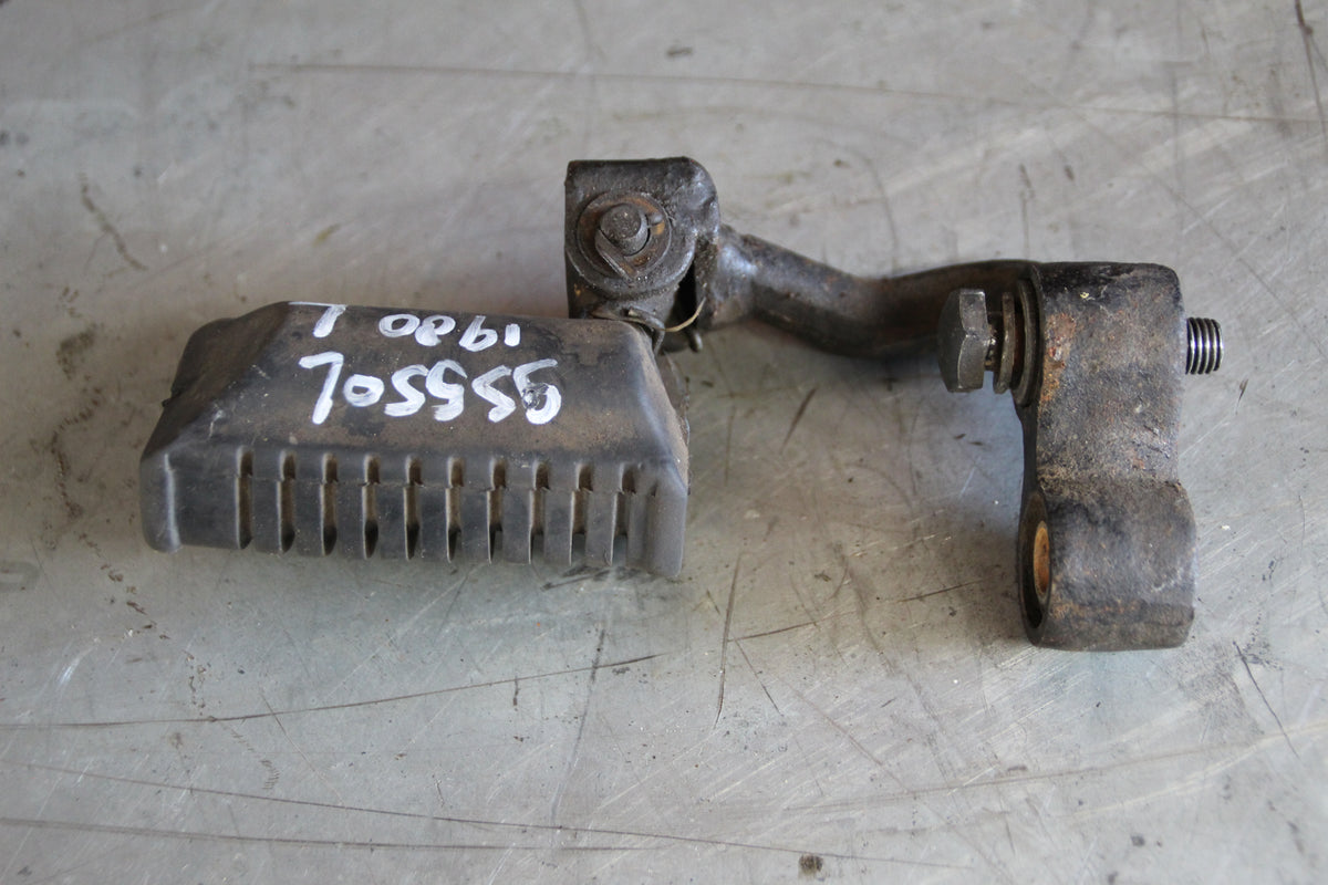 Suzuki GS550L voetsteun links