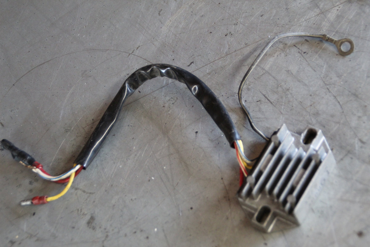 Suzuki GS550L spanningsregelaar
