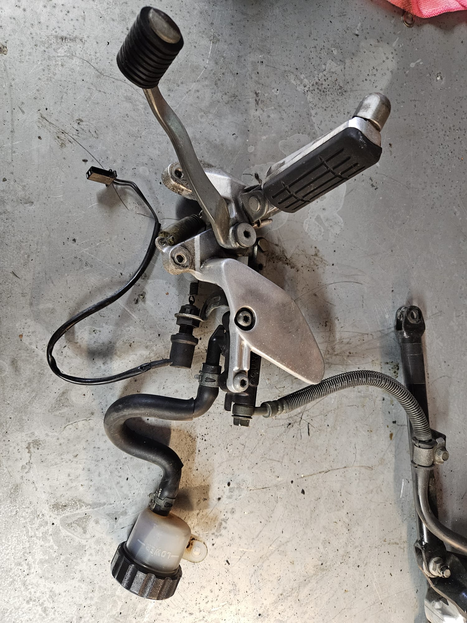 Yamaha FZR600 remsysteem achter