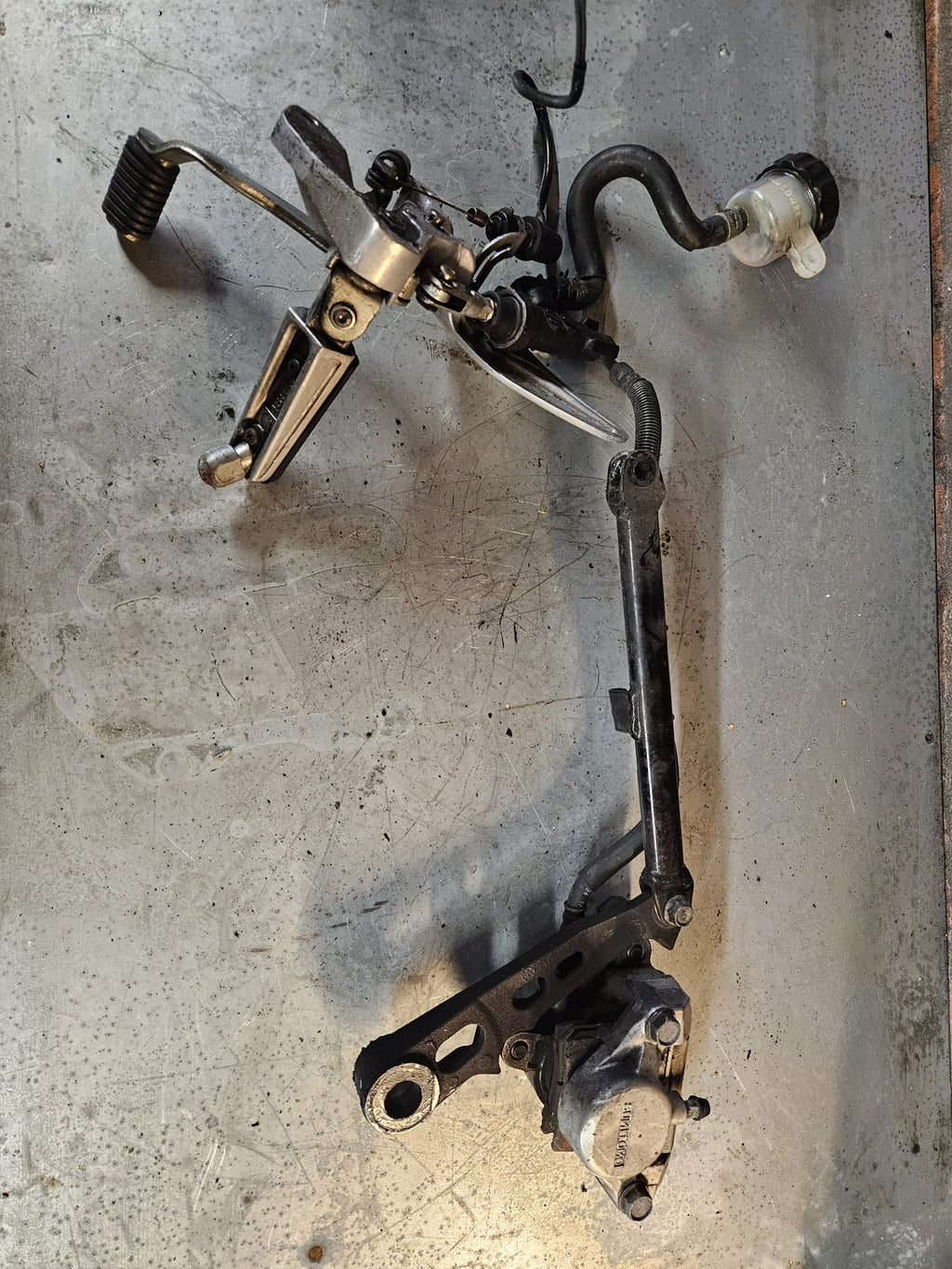 Yamaha FZR600 remsysteem achter